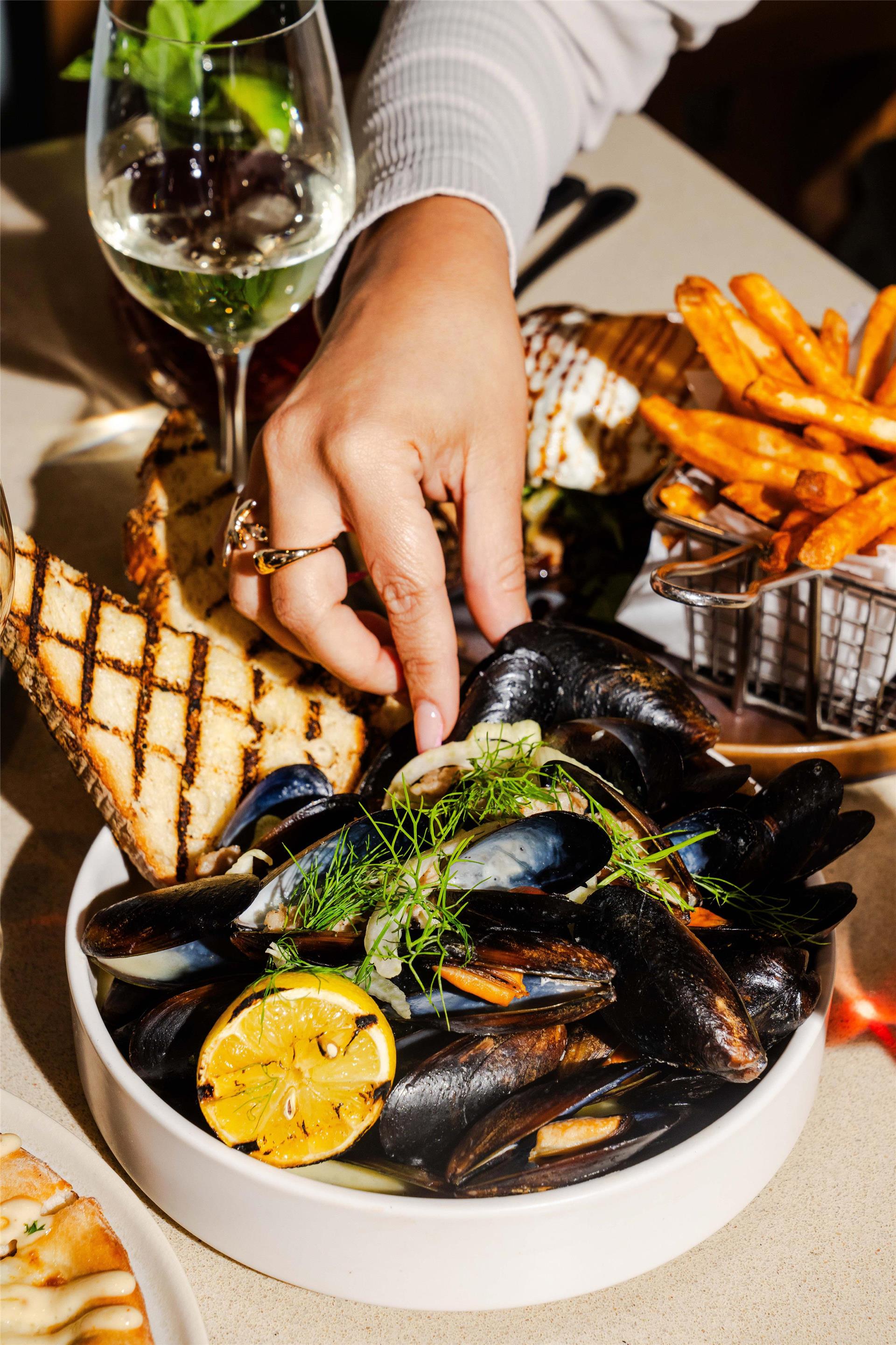 Restaurant | DoubleTree by Hilton Hotel Orlando at SeaWorld