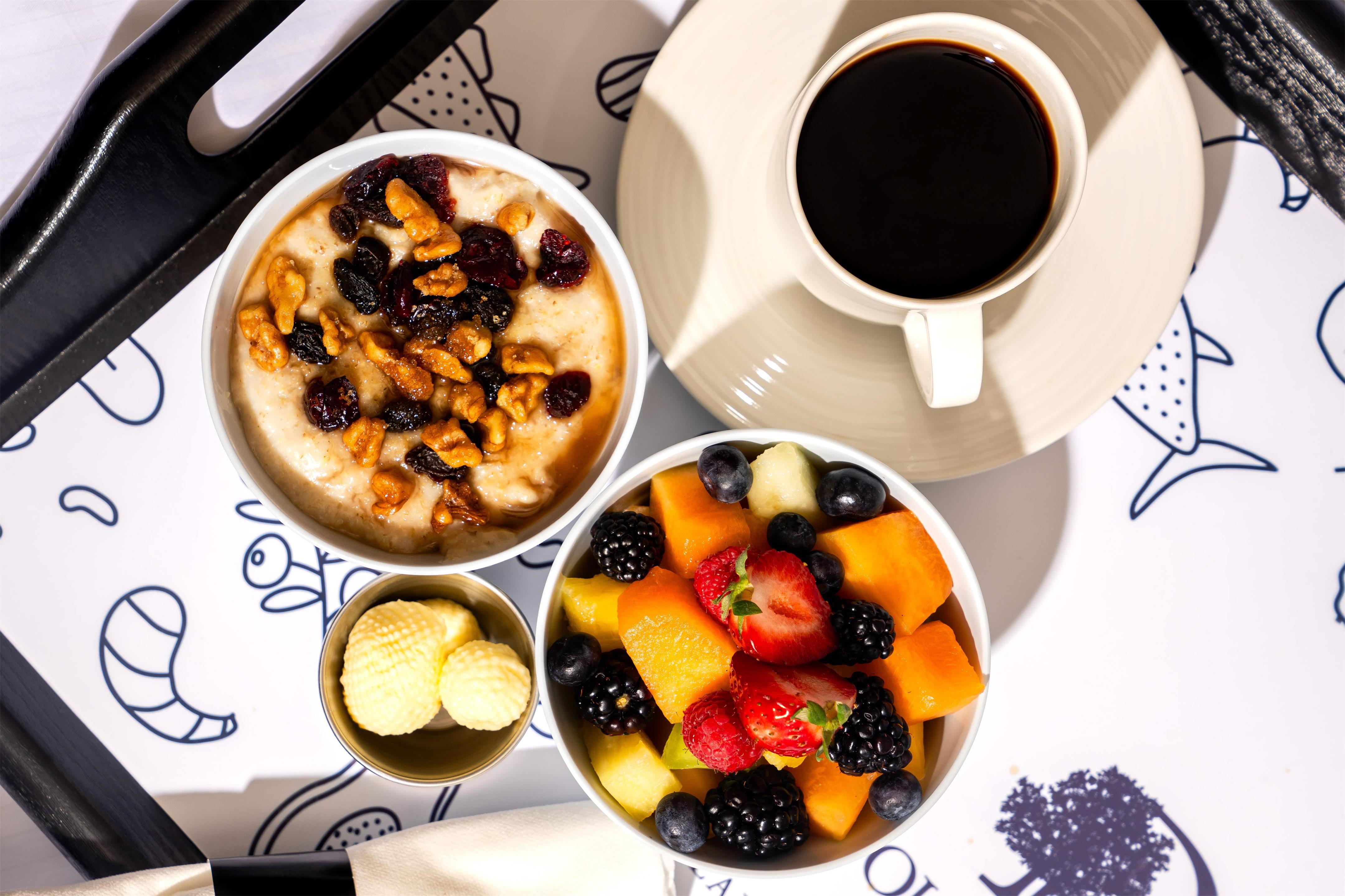 Breakfast Area | DoubleTree by Hilton Hotel Orlando at SeaWorld