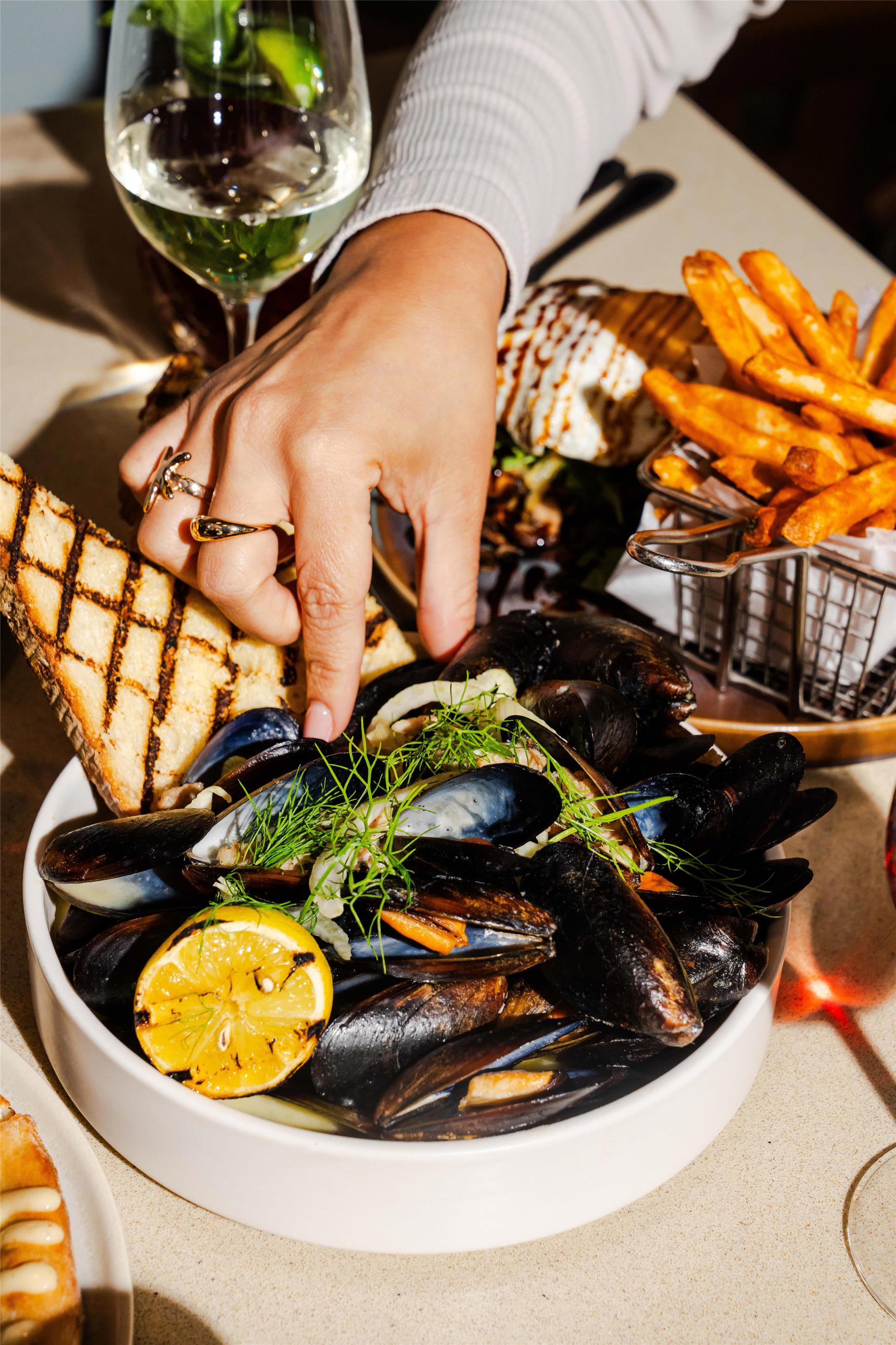 Restaurant | DoubleTree by Hilton Hotel Orlando at SeaWorld