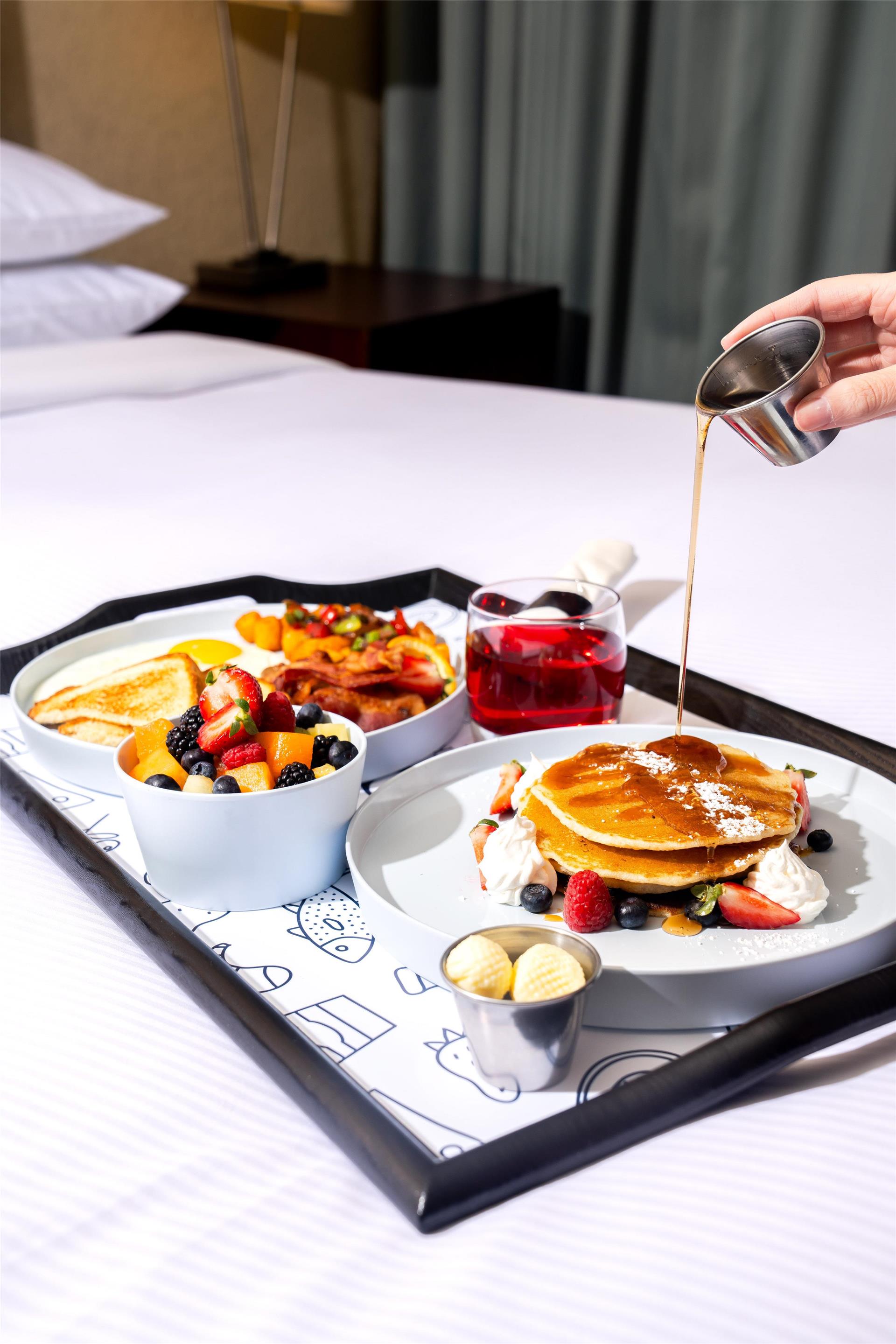 Breakfast Area | DoubleTree by Hilton Hotel Orlando at SeaWorld