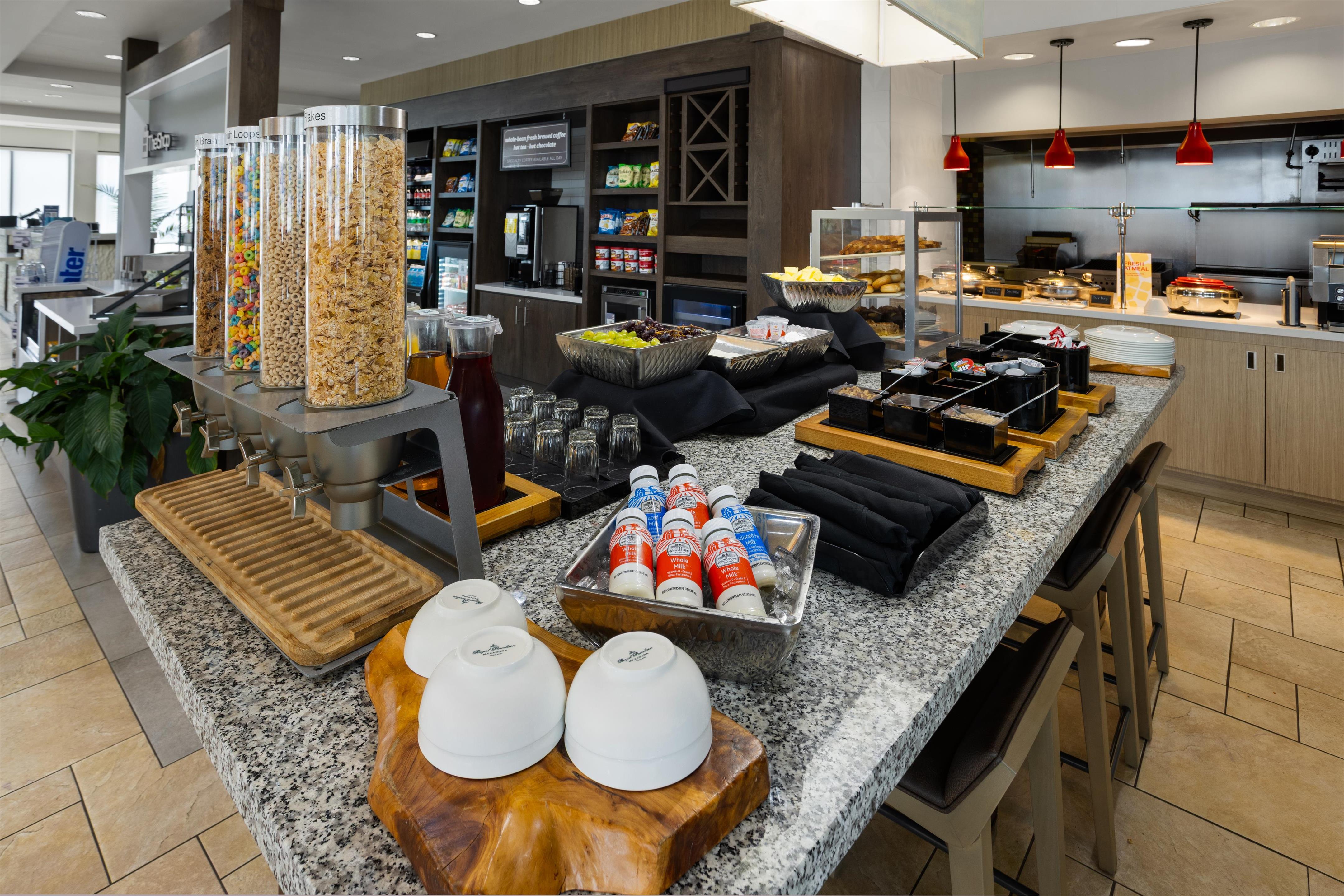 Breakfast Area | Hilton Garden Inn Memphis/Wolfchase Galleria
