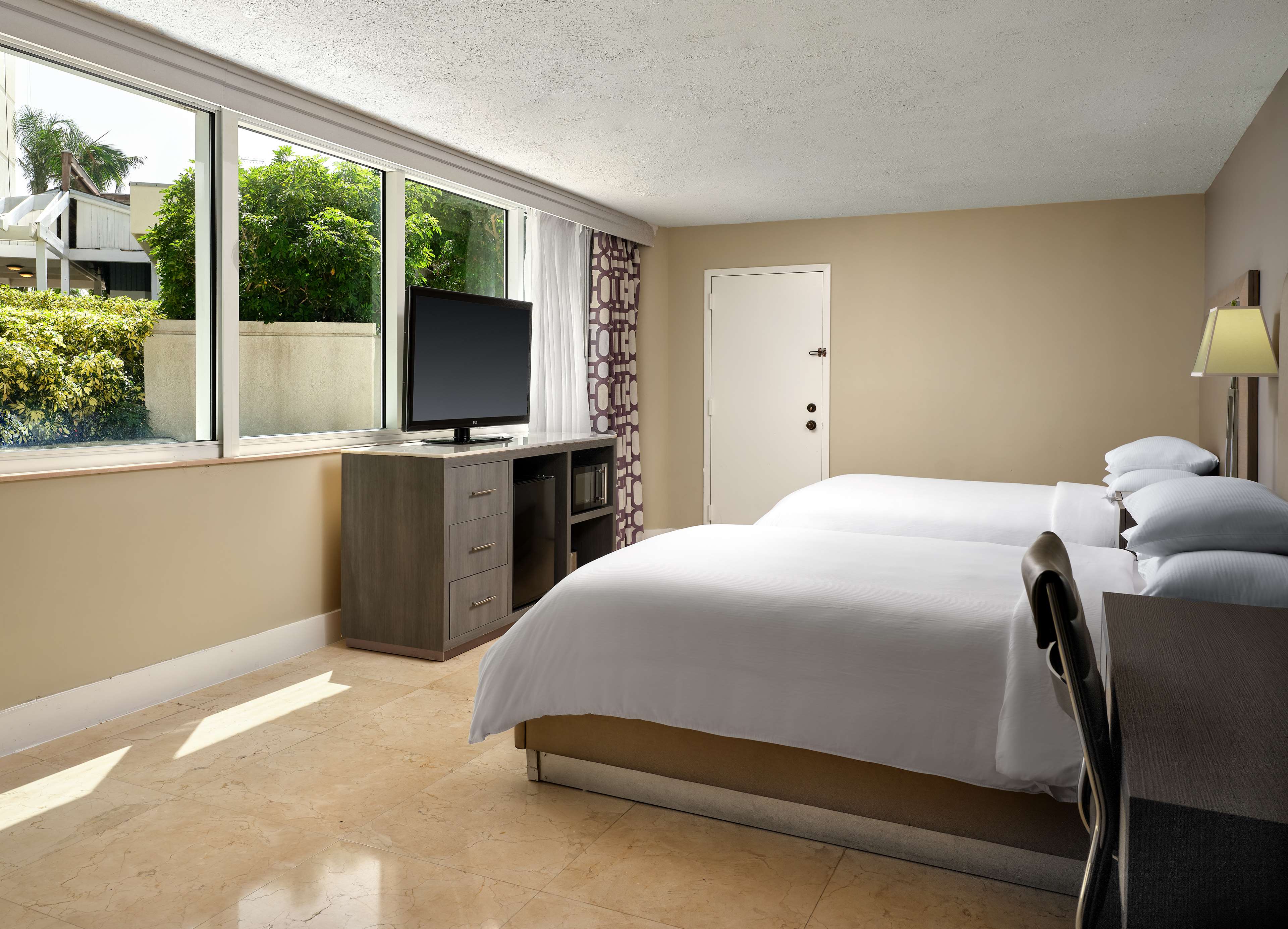Doubletree Grand Hotel Biscayne Bay Room Type - TWO DOUBLES GARDEN VIEW