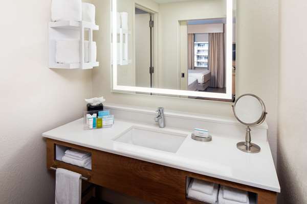  - Hampton Inn & Suites Brickell Downtown Miami - I-95, Exit 1B
