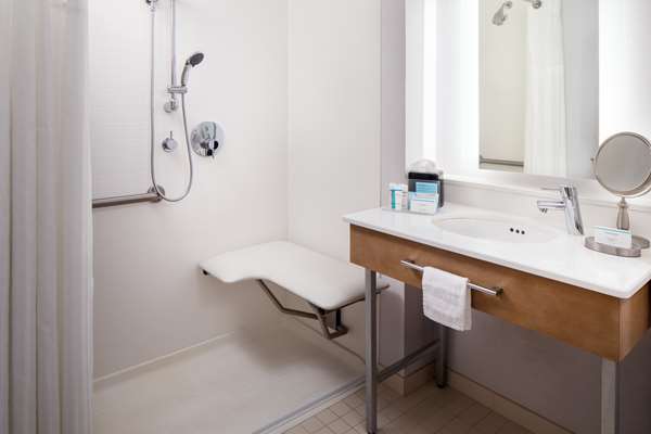  - Hampton Inn & Suites Brickell Downtown Miami - I-95, Exit 1B