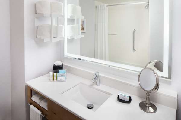  - Hampton Inn & Suites Brickell Downtown Miami - I-95, Exit 1B