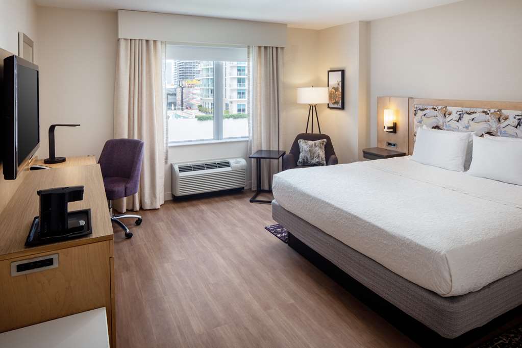 Hampton Inn & Suites by Hilton Miami Downtown/Brickell - Tap to explore photos