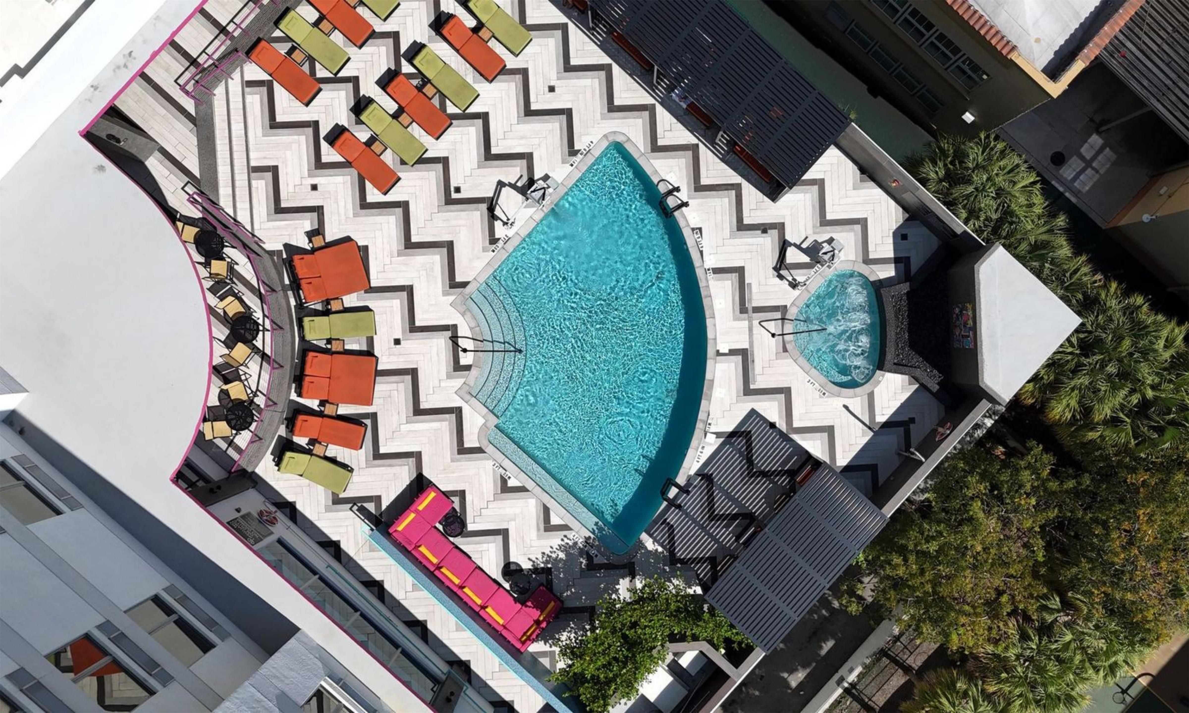 Pool | Hampton Inn & Suites Miami/Brickell-Downtown