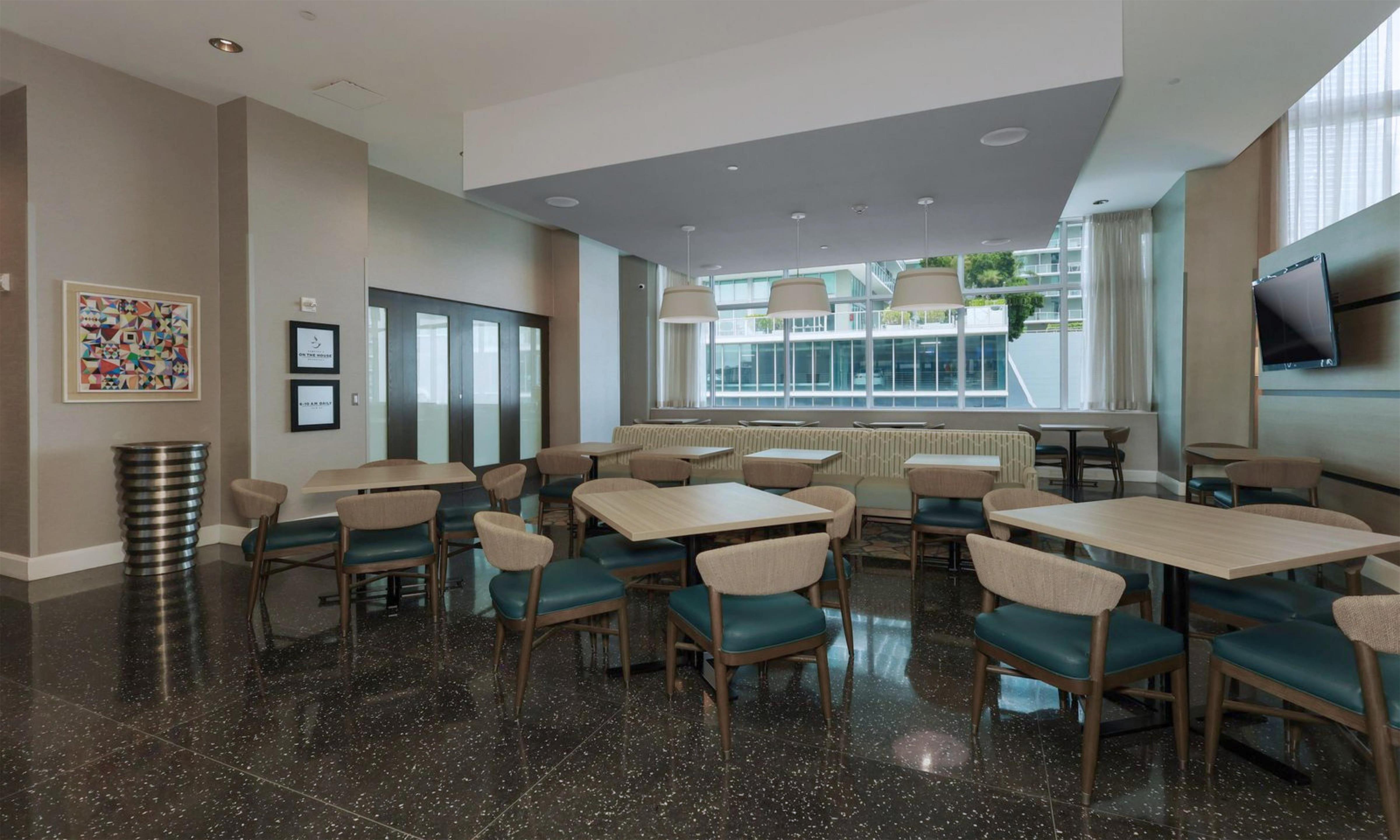 Breakfast Area | Hampton Inn & Suites Miami/Brickell-Downtown