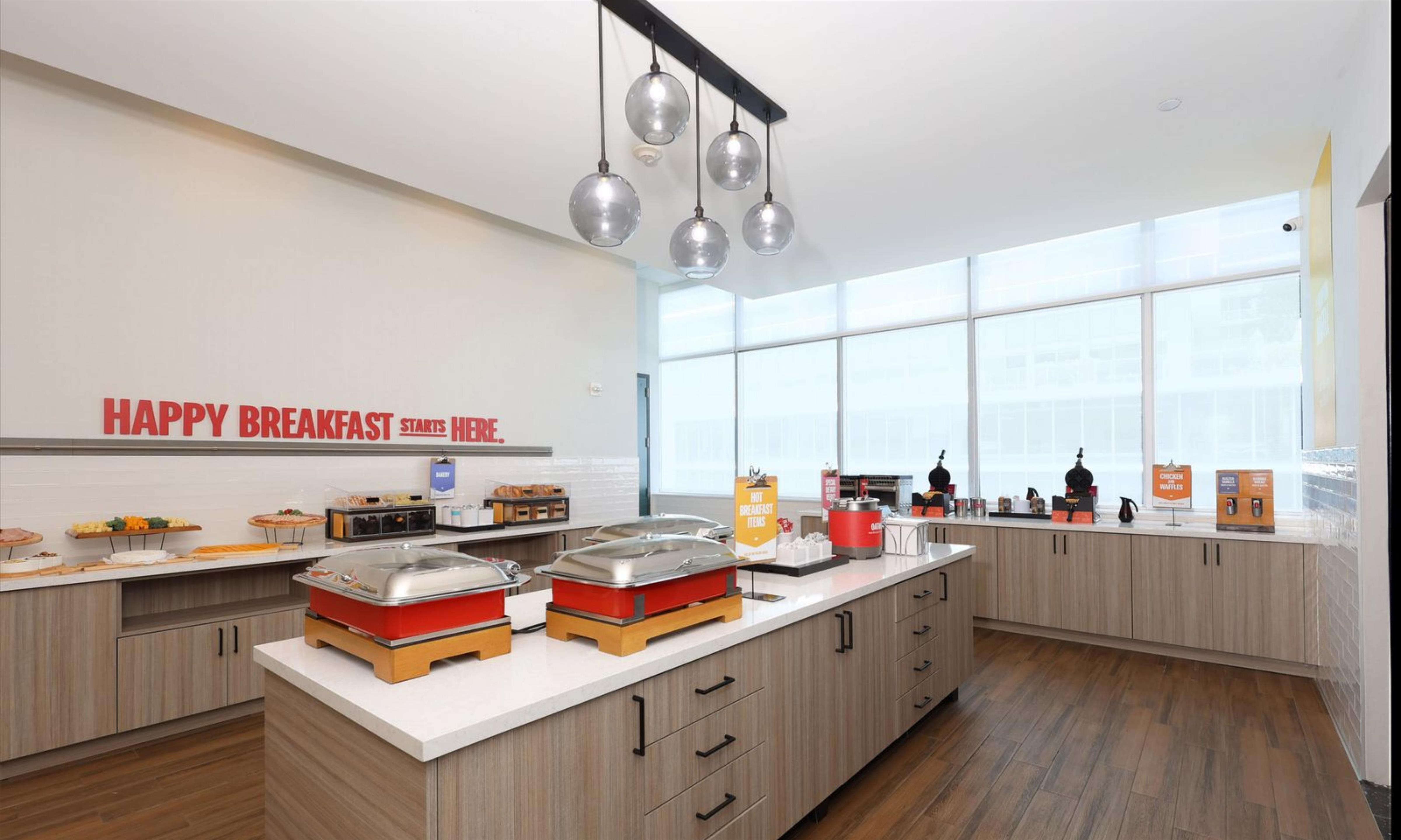 Breakfast Area | Hampton Inn & Suites Miami/Brickell-Downtown