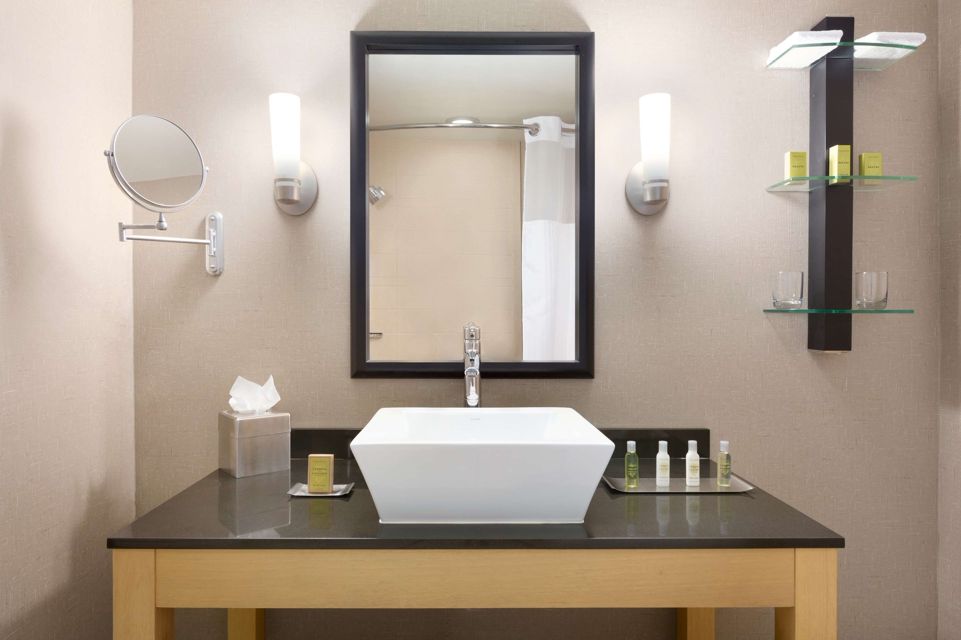 DoubleTree by Hilton Oklahoma City Airport Room Type - 2 KING BEDS 2 ROOM SUITE