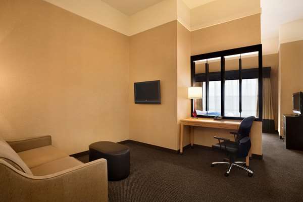  - DoubleTree by Hilton Hotel Airport Oklahoma City