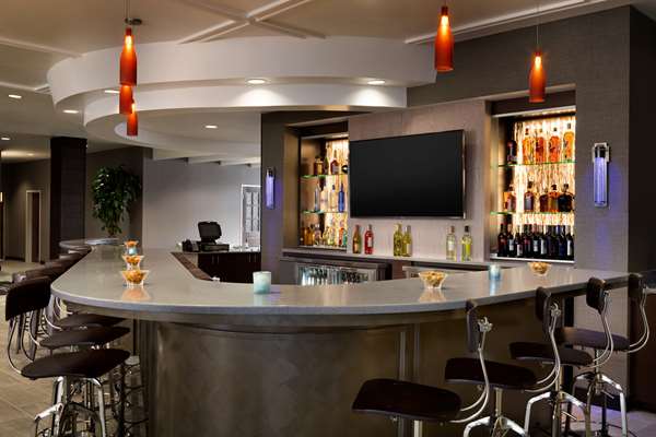 Bar - DoubleTree by Hilton Hotel Airport Oklahoma City