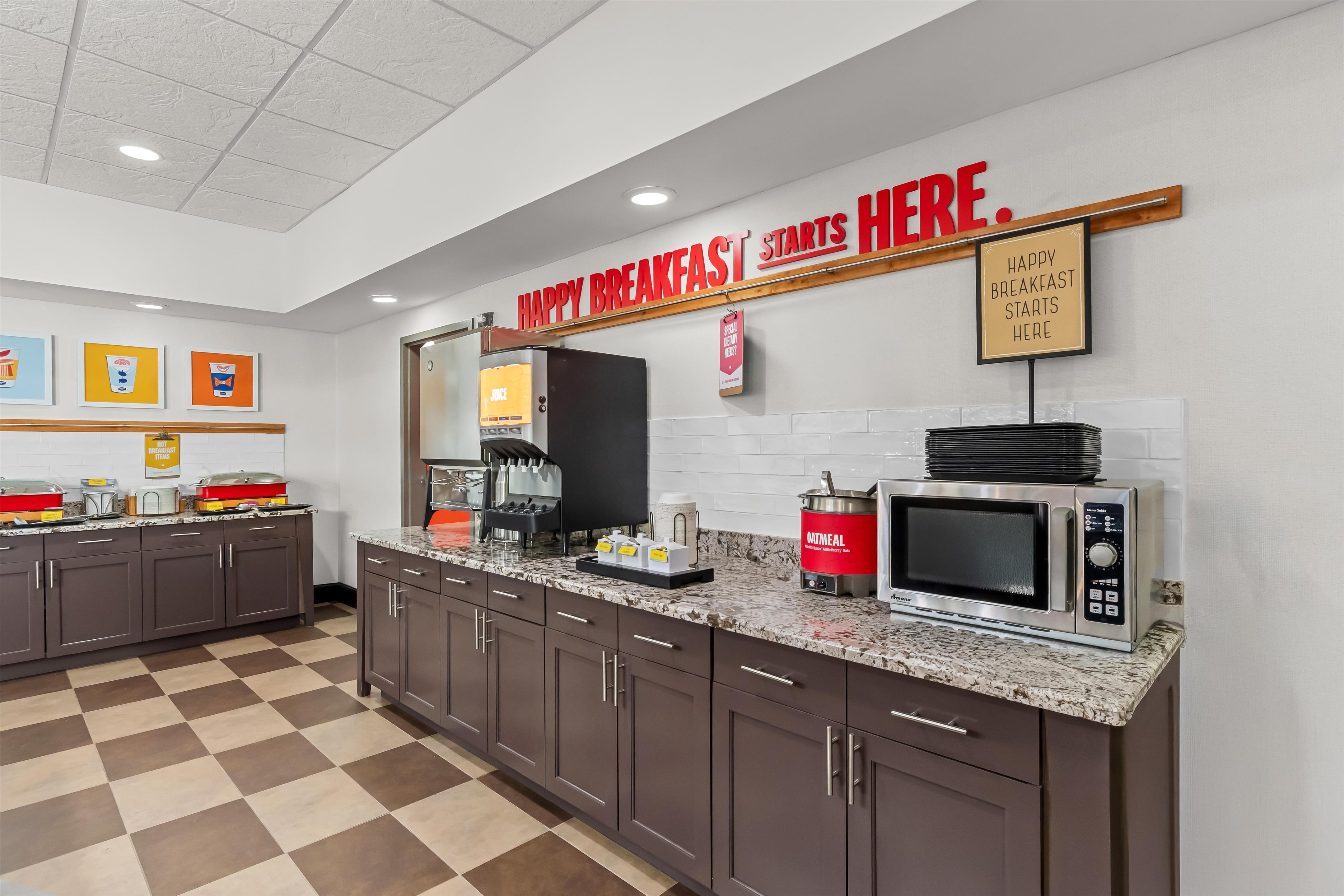 Breakfast Area | Hampton Inn & Suites Pauls Valley
