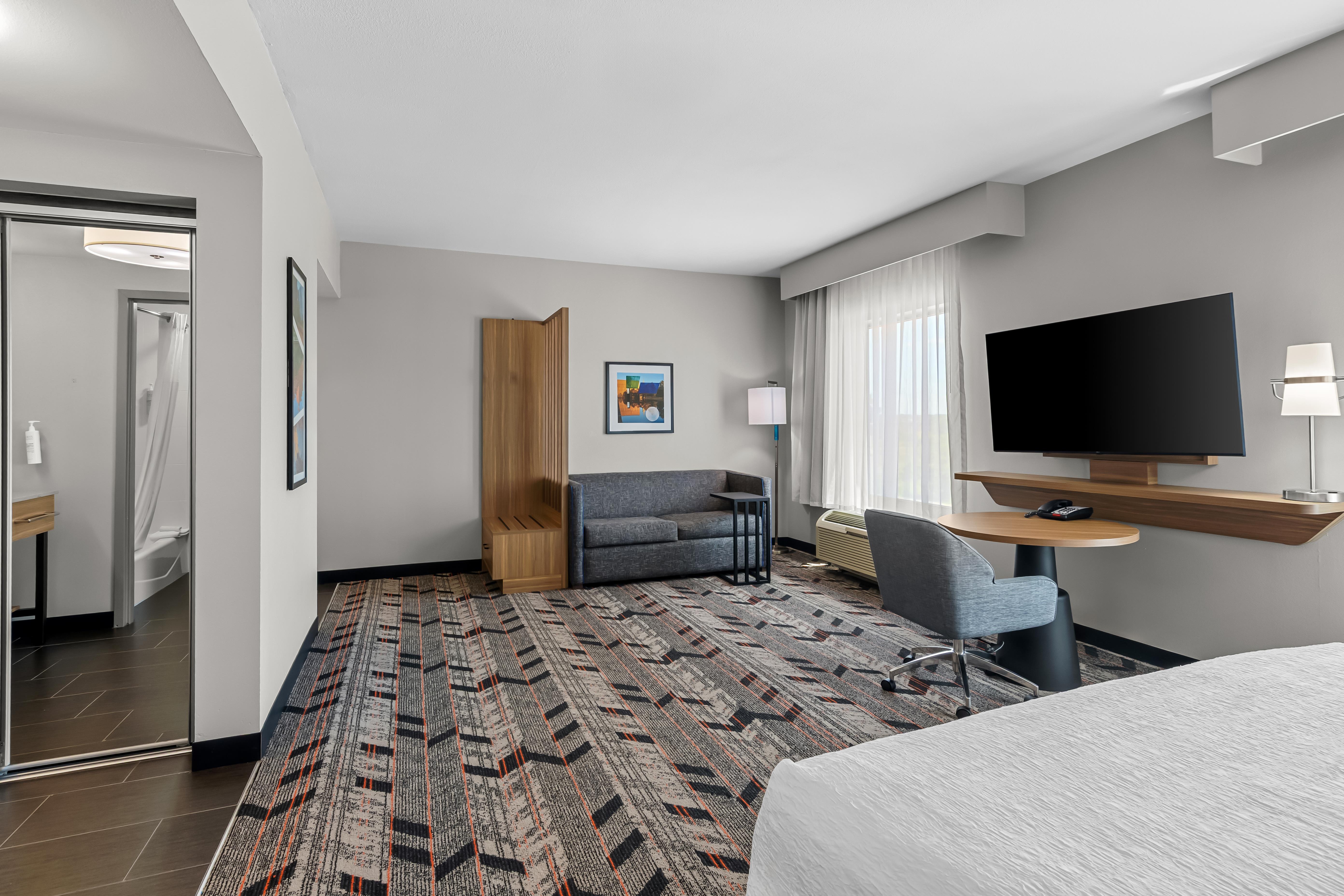 Hampton Inn & Suites by Hilton Pauls Valley Room Type - 1KN STDO MIC FRIDG WTBR NS