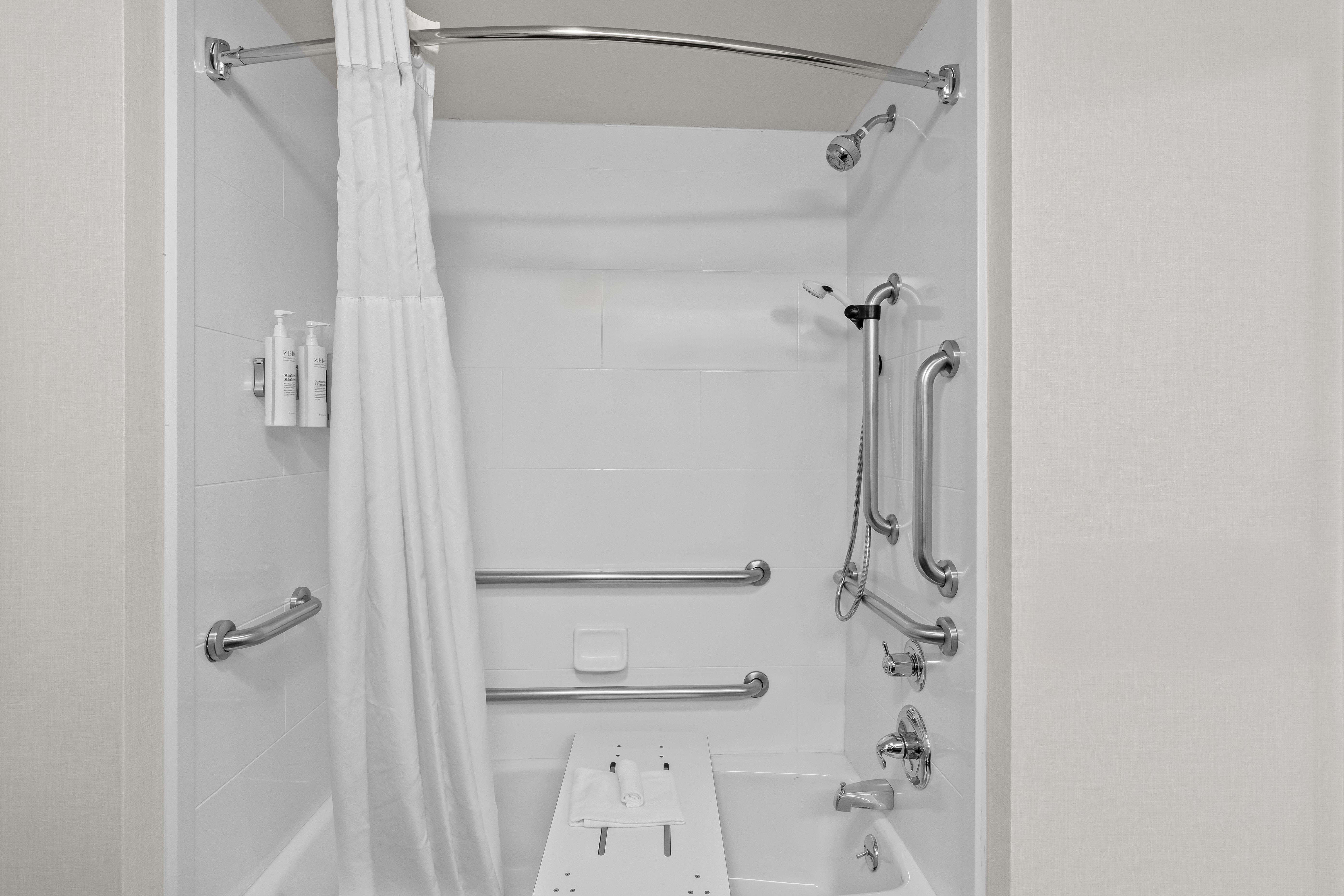Hampton Inn & Suites by Hilton Pauls Valley Room Type - 1KNG MOB HEAR ACC W TUB NS
