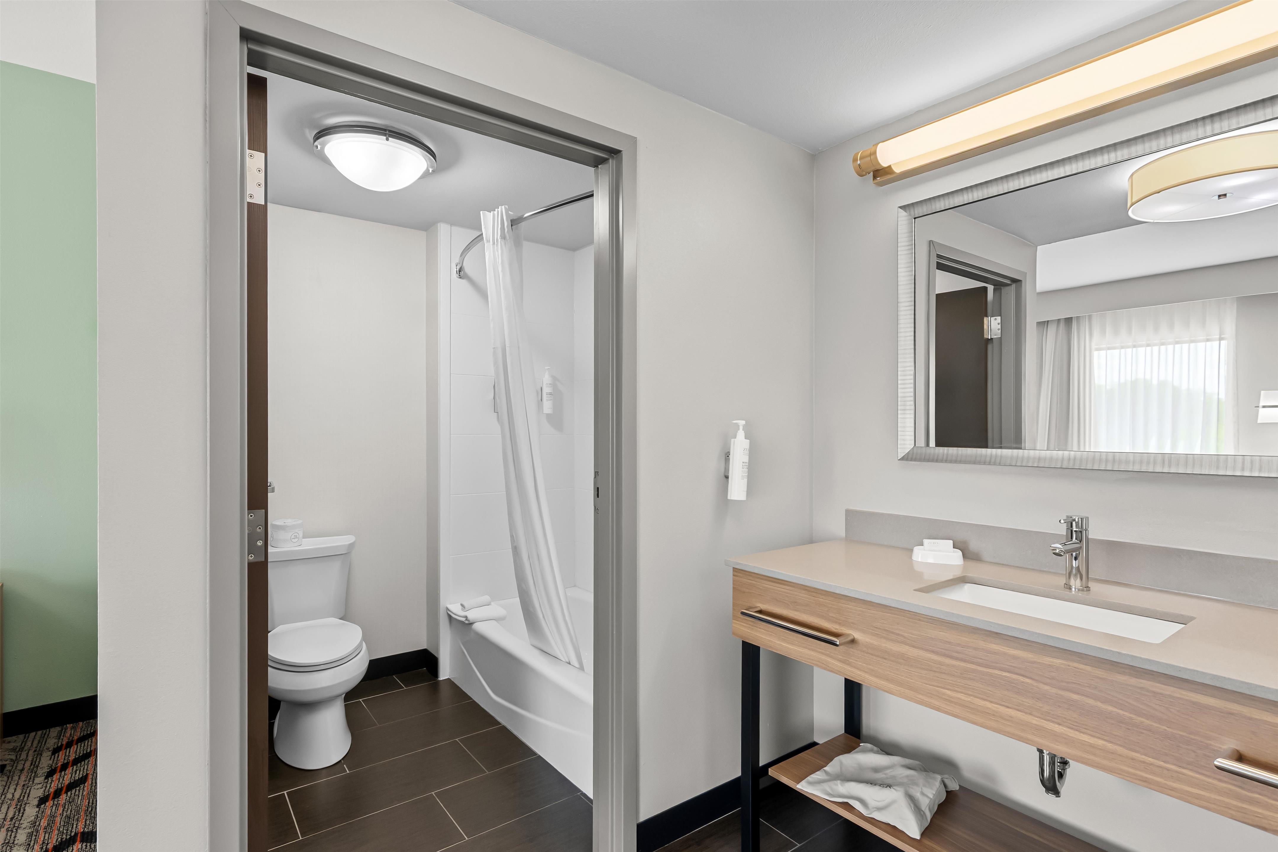 Guest room bath