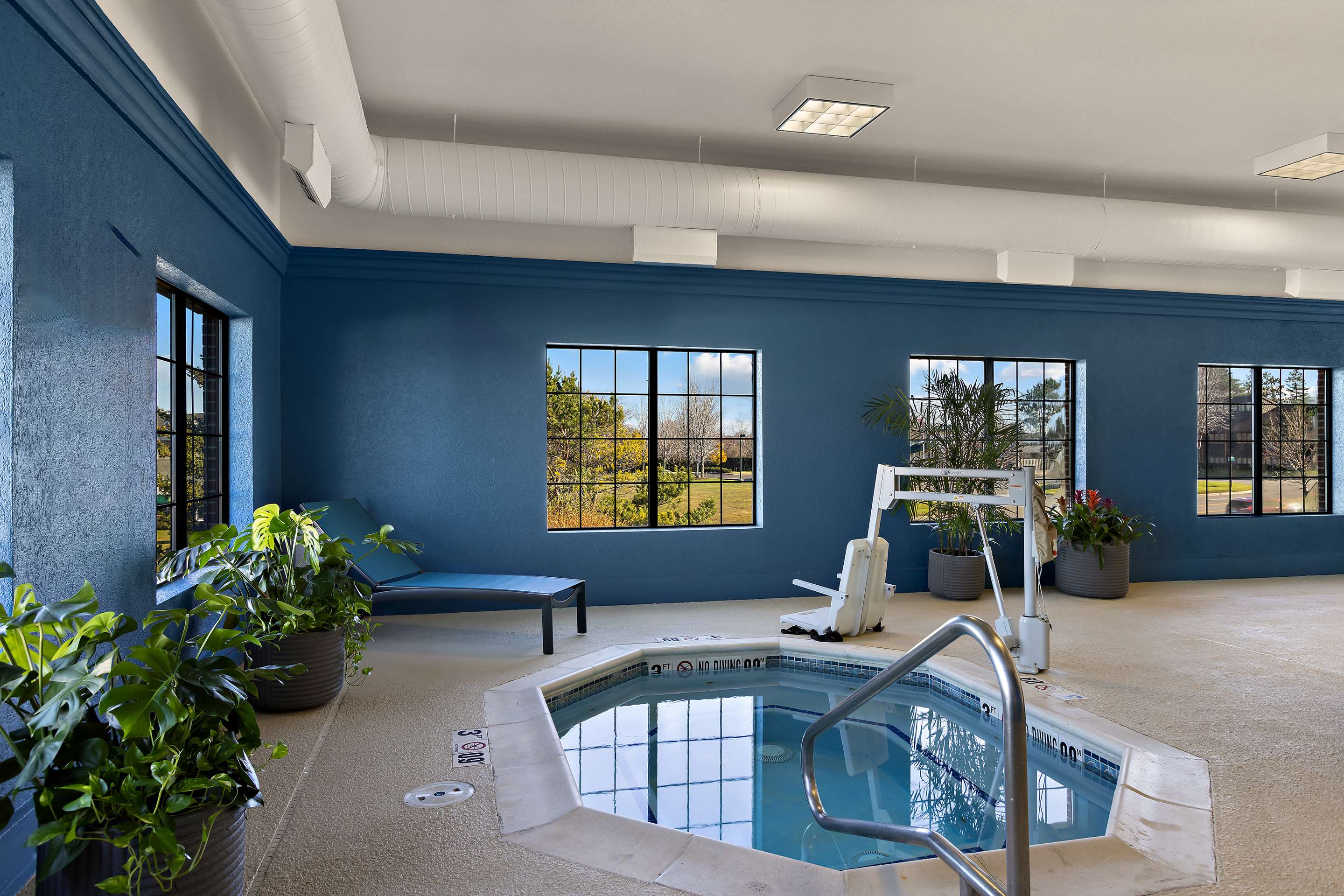 Pool | Hampton Inn & Suites Petoskey