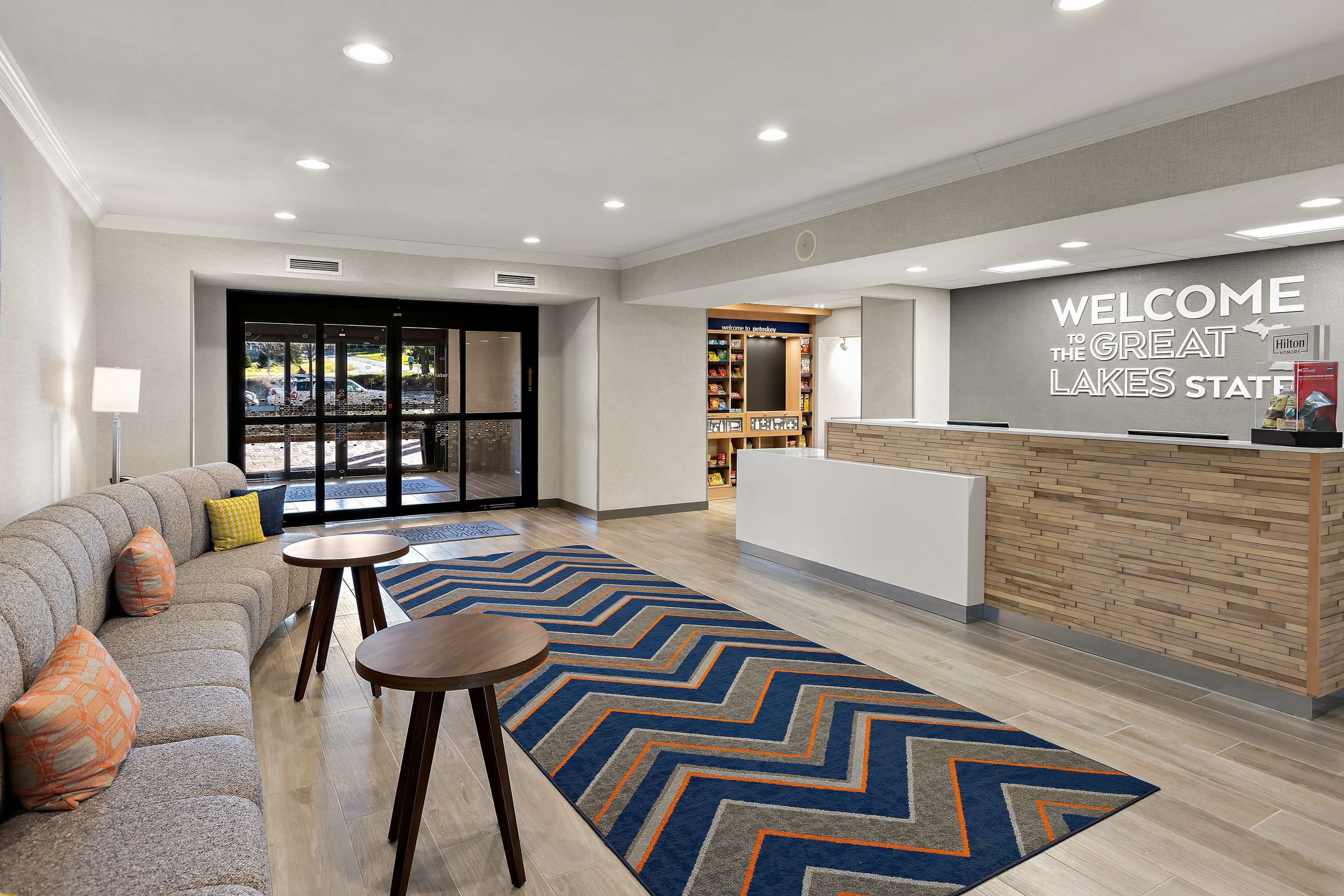 Lobby | Hampton Inn & Suites Petoskey