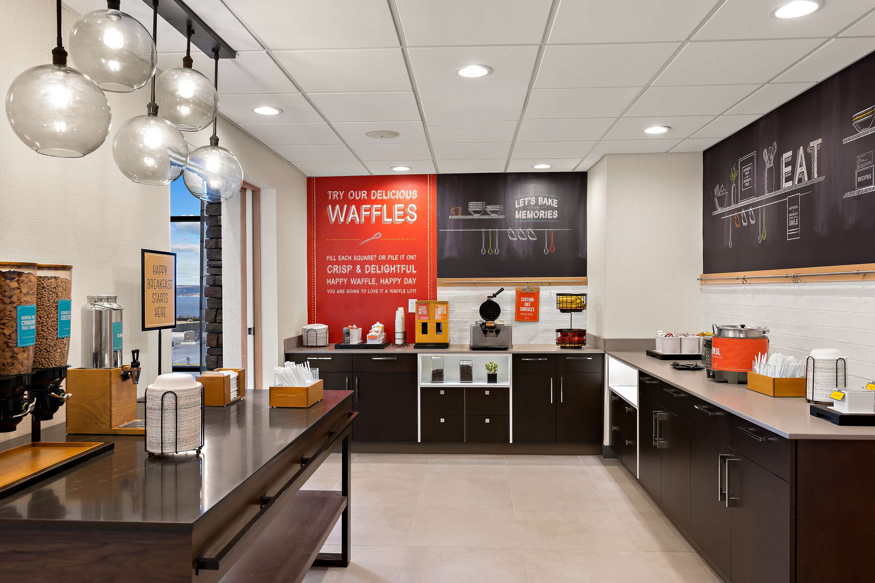 Breakfast Area | Hampton Inn & Suites Petoskey