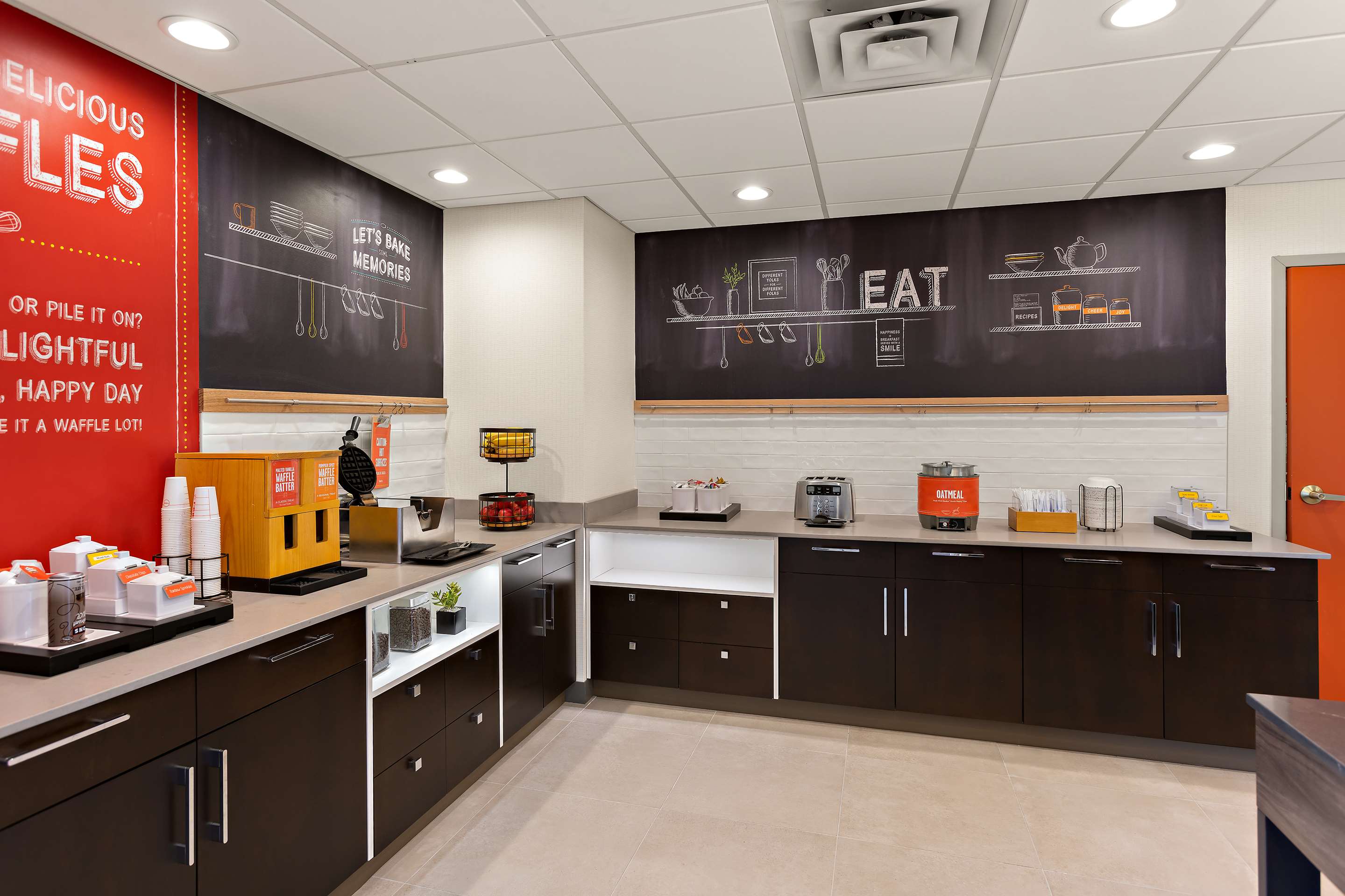 Breakfast Area | Hampton Inn & Suites Petoskey