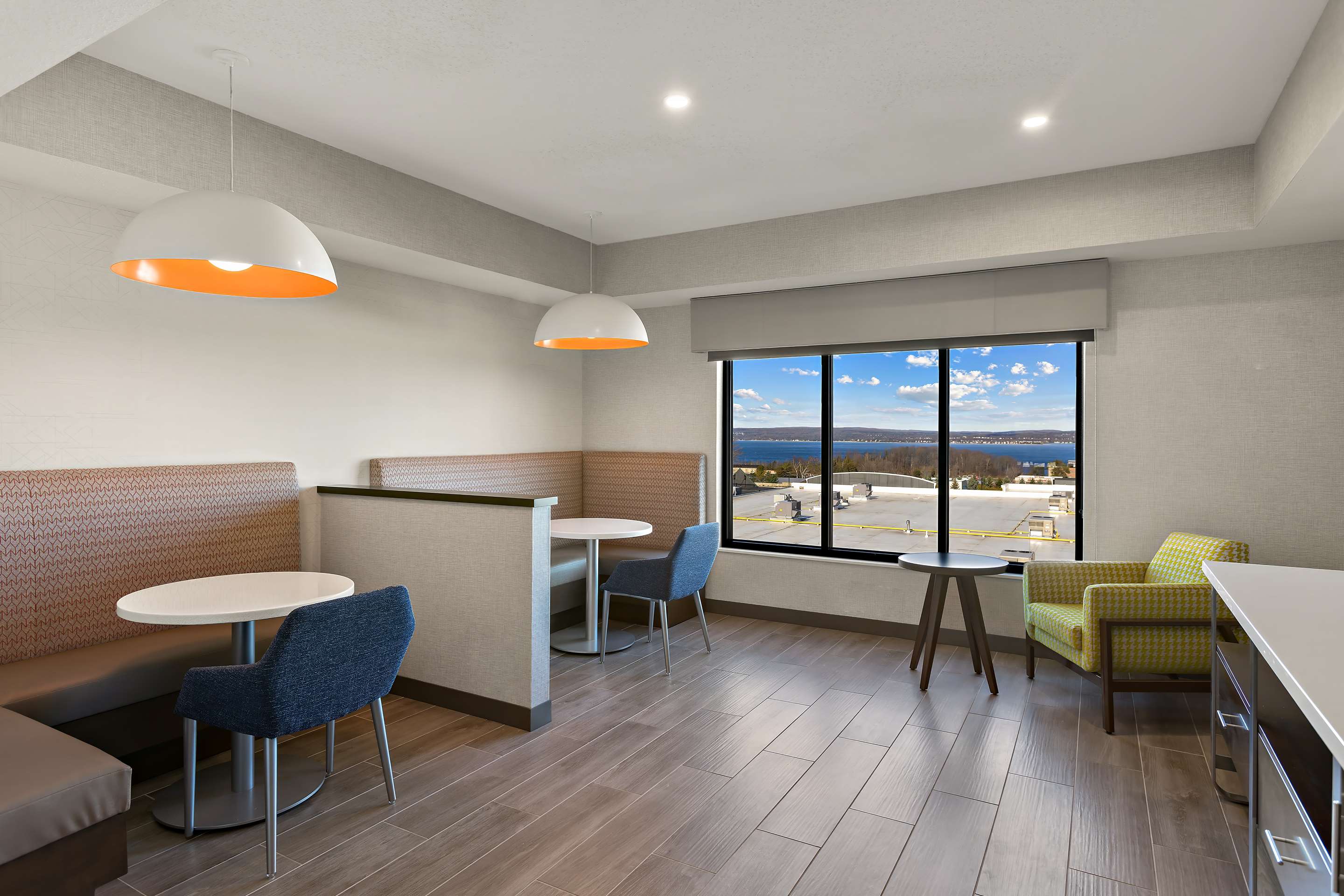 Breakfast Area | Hampton Inn & Suites Petoskey