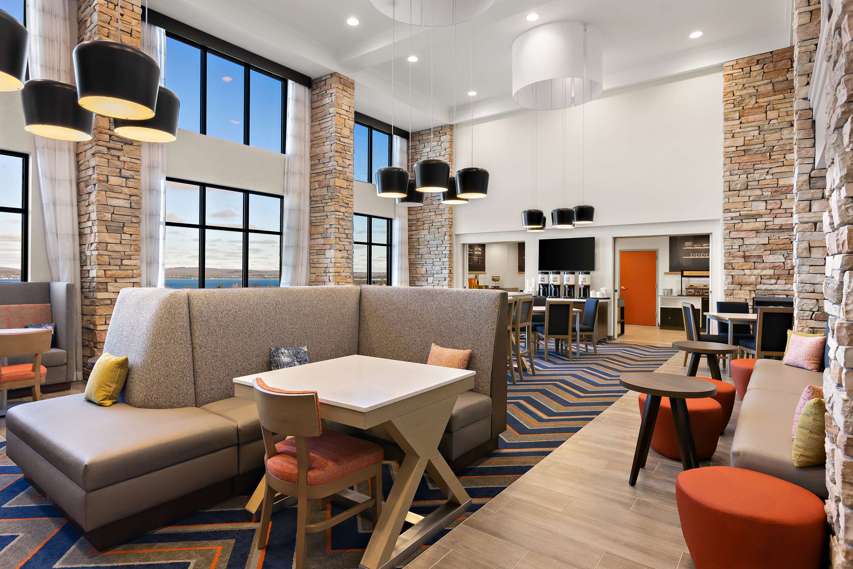 Breakfast Area | Hampton Inn & Suites Petoskey