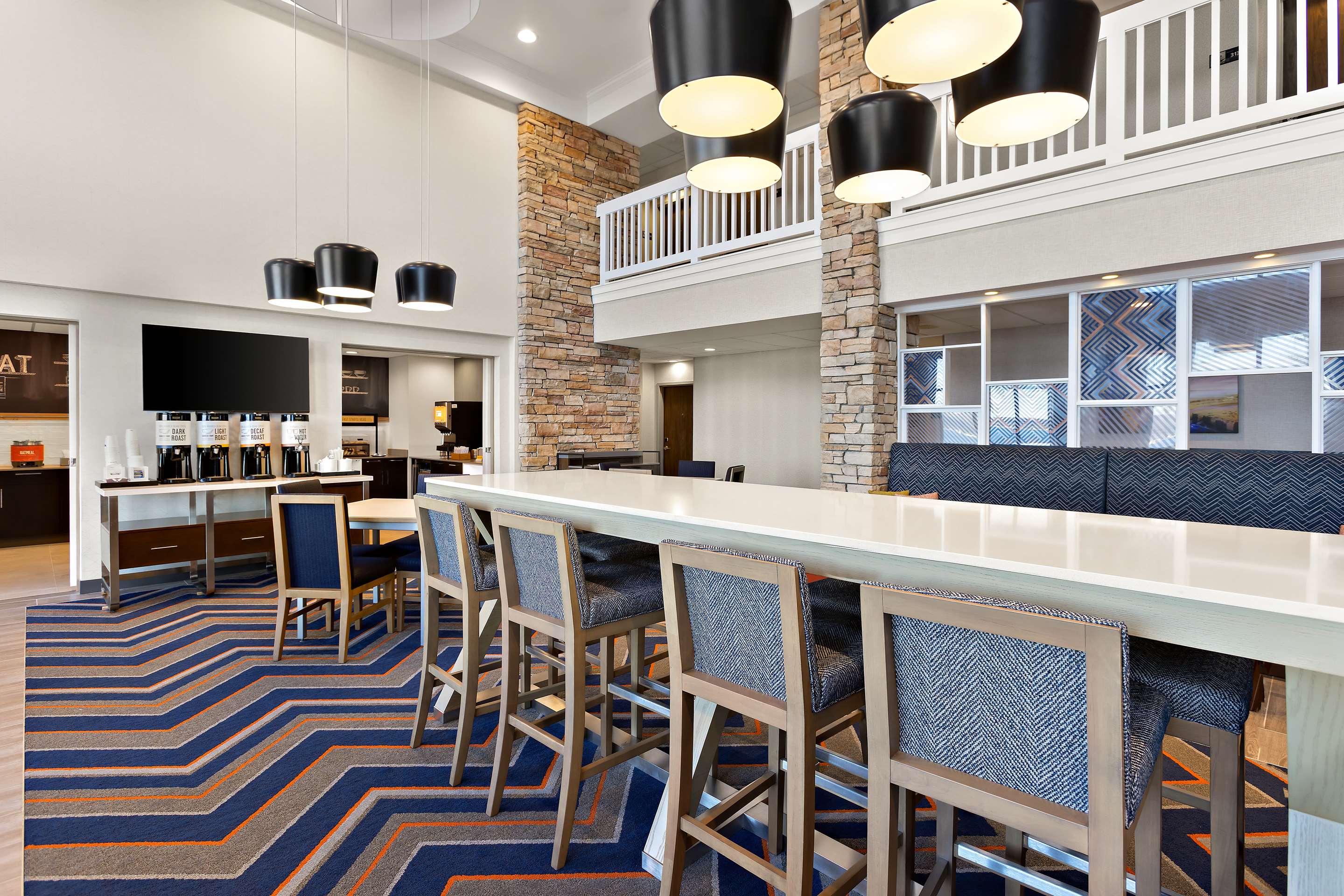 Breakfast Area | Hampton Inn & Suites Petoskey