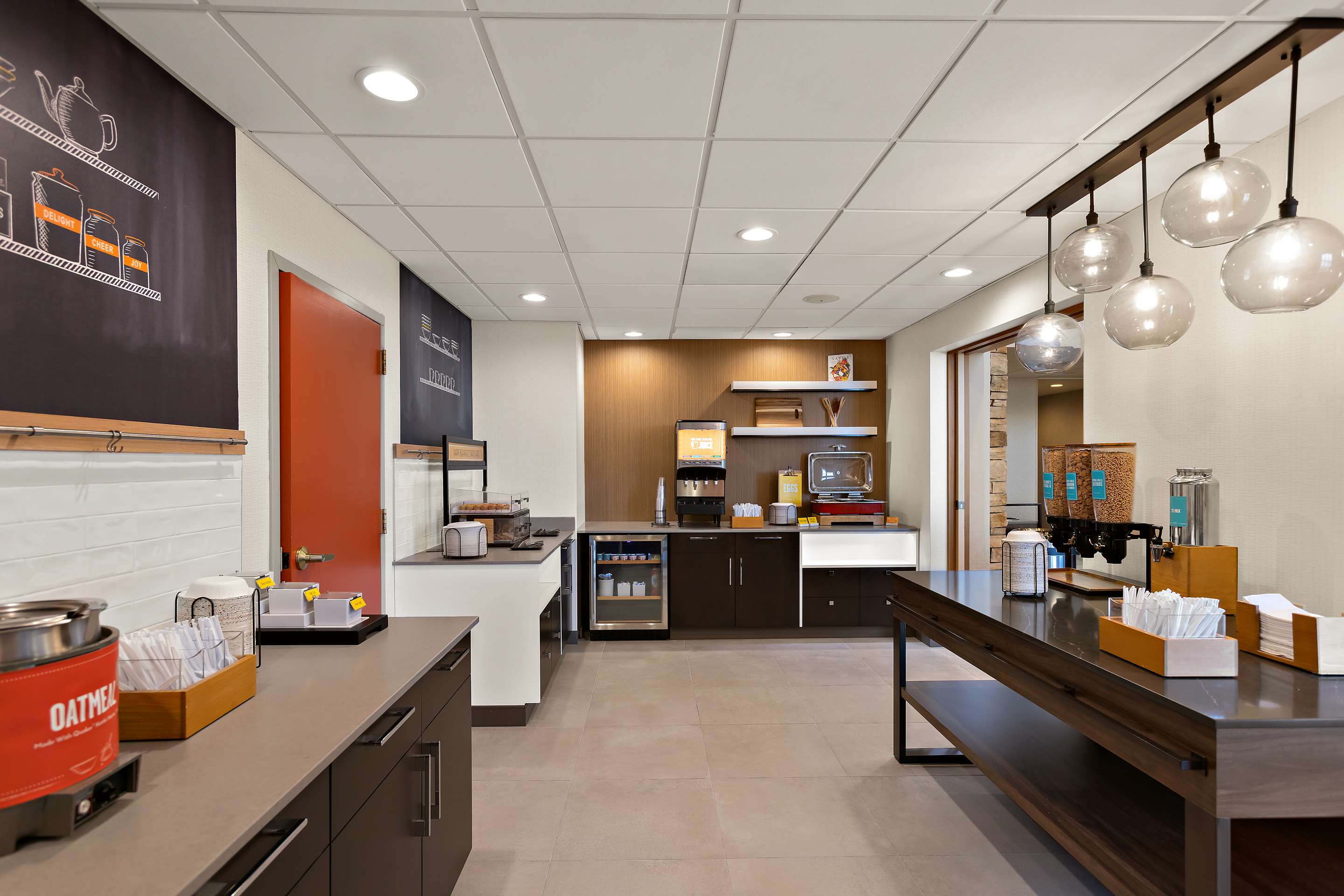 Breakfast Area | Hampton Inn & Suites Petoskey