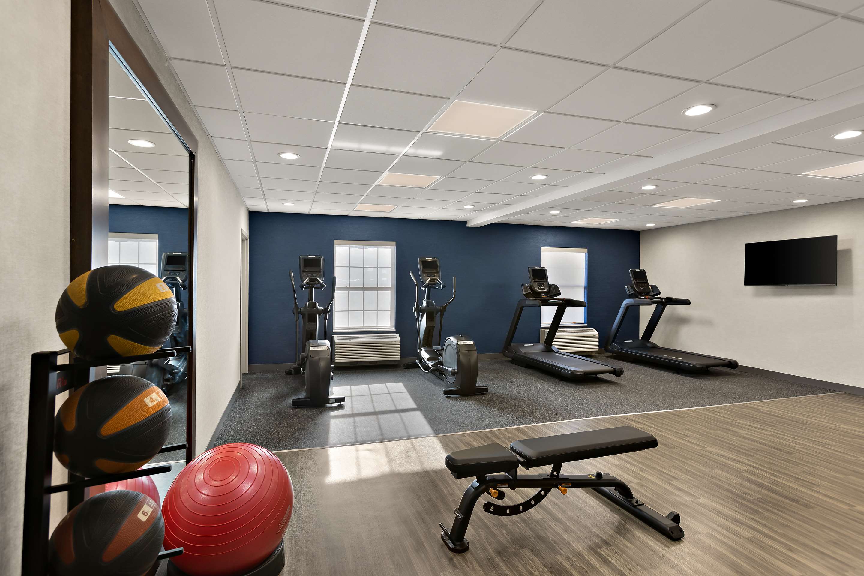 Health club fitness center gym | Hampton Inn & Suites Petoskey