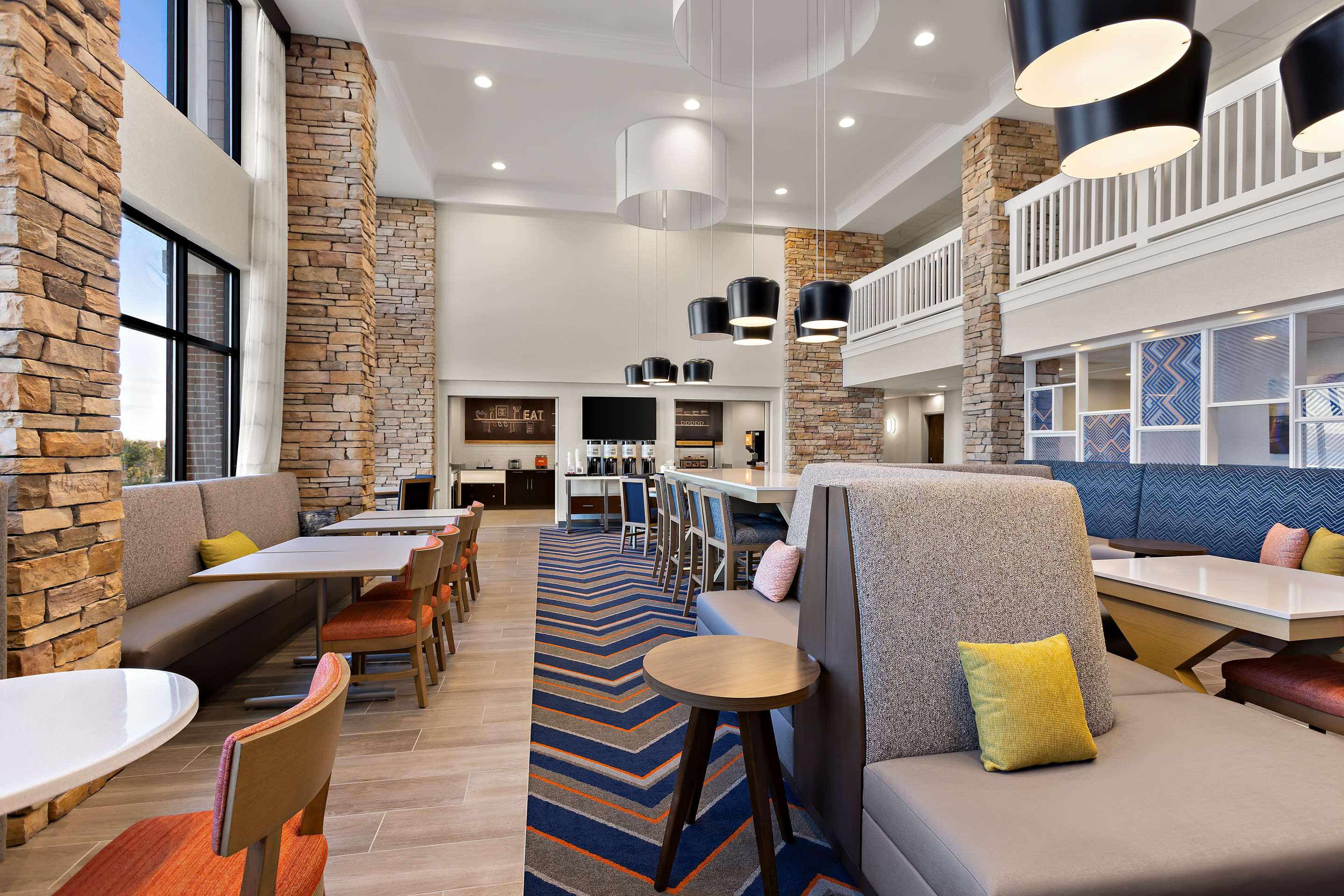 Breakfast Area | Hampton Inn & Suites Petoskey