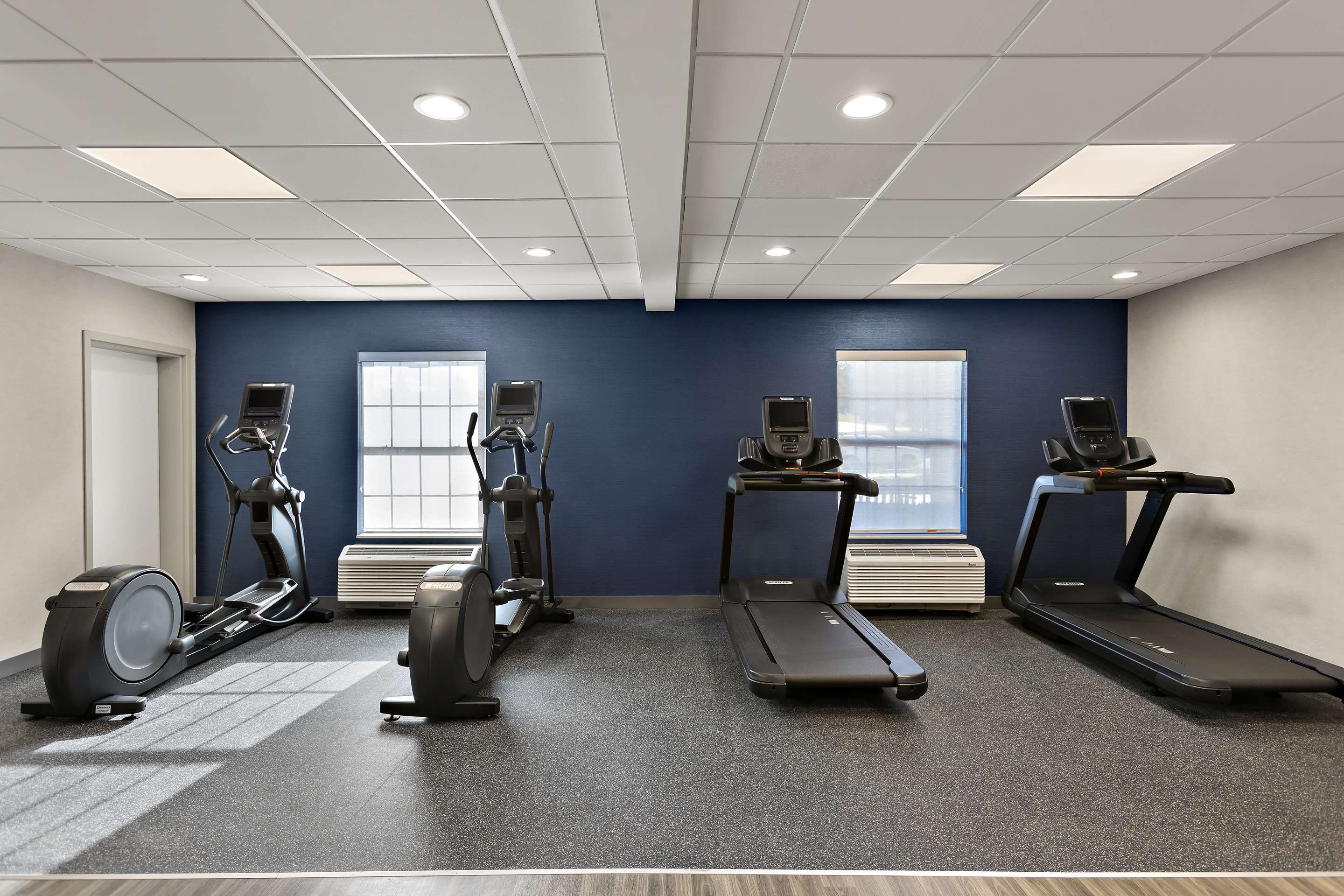 Health club fitness center gym | Hampton Inn & Suites Petoskey