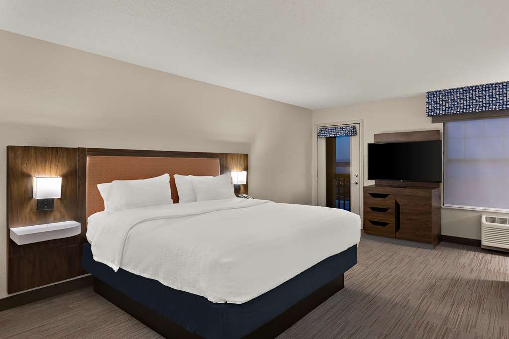 Hampton Inn and Suites Petoskey Room Type - 1 KING STUDIO SUITE NOSMOK