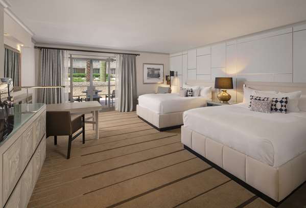 RESORT ROOM - PATIO FIREPIT - TWO QUEEN BEDS