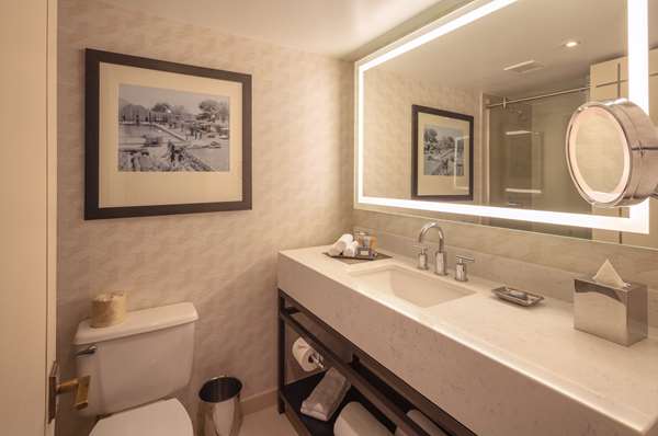 RESORT ROOM - ONE KING BED