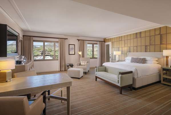 RESORT ROOM ONE KING BED MOB ACCESS RI SHOWER