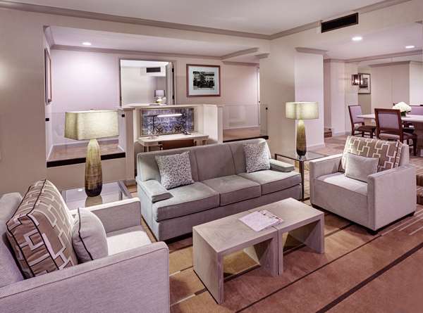SIGNATURE SUITE ONE KING BED