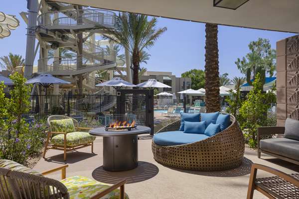 PARADISE POOL SIDE - TWO QUEEN BEDS