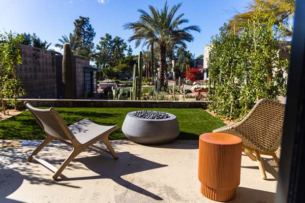 PREMIER FIREPIT SUITE - ONE KING BED