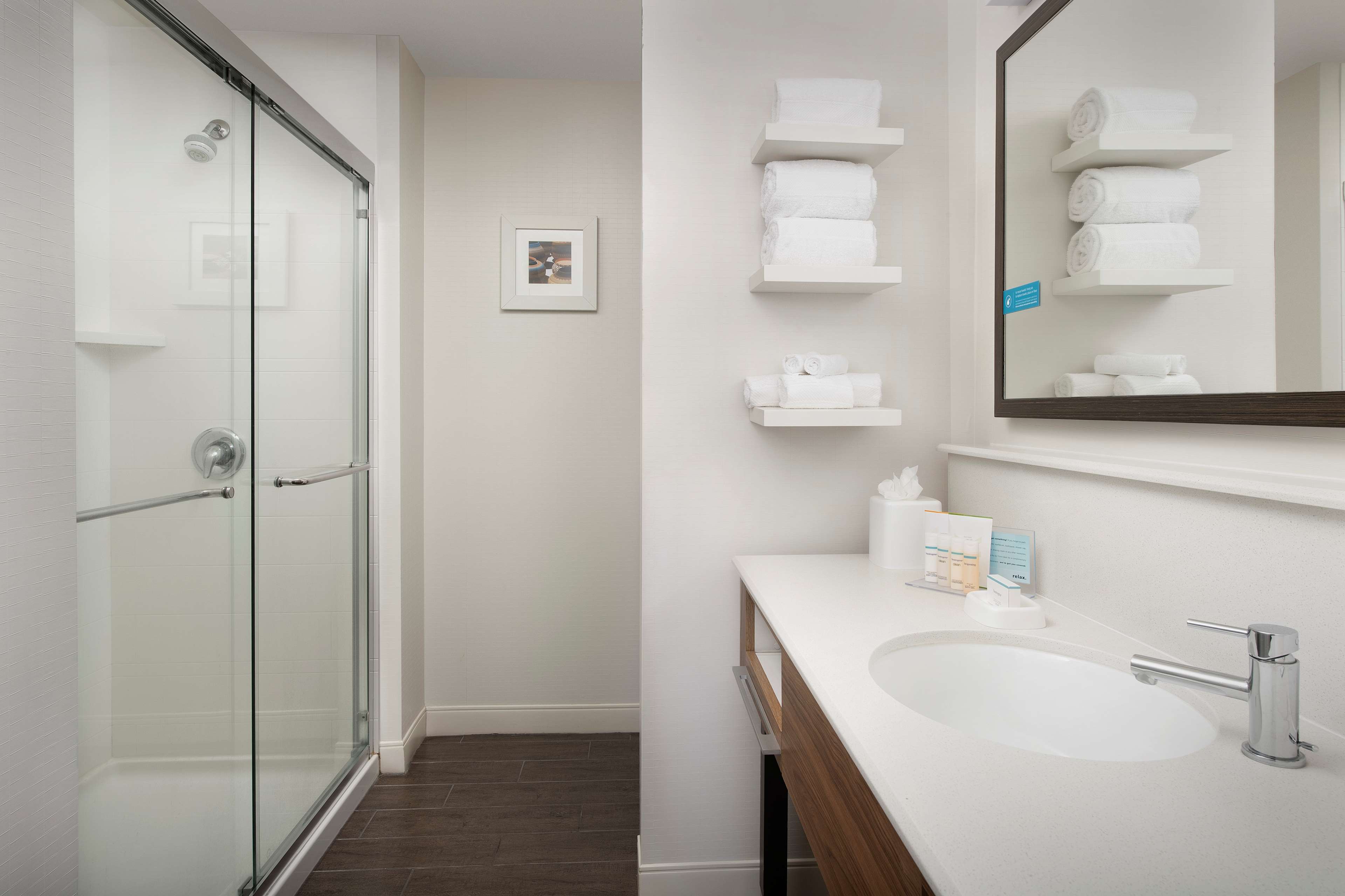 Hampton Inn & Suites Phoenix/Tempe Room Type - 1KING W FRIDGE NONSMOKING