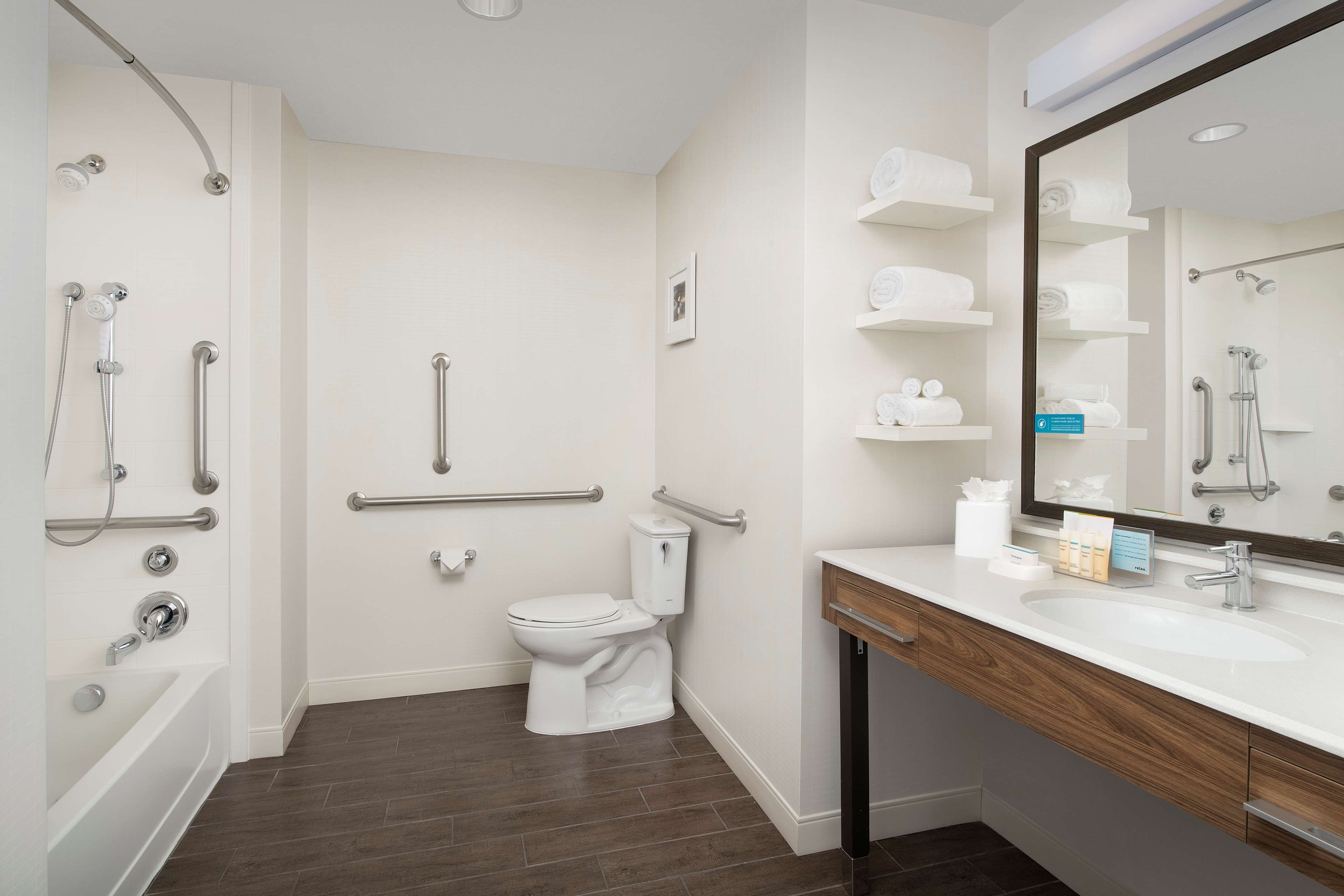 Hampton Inn & Suites Phoenix/Tempe Room Type - 1KNG MOB HEAR ACC W TUB NS