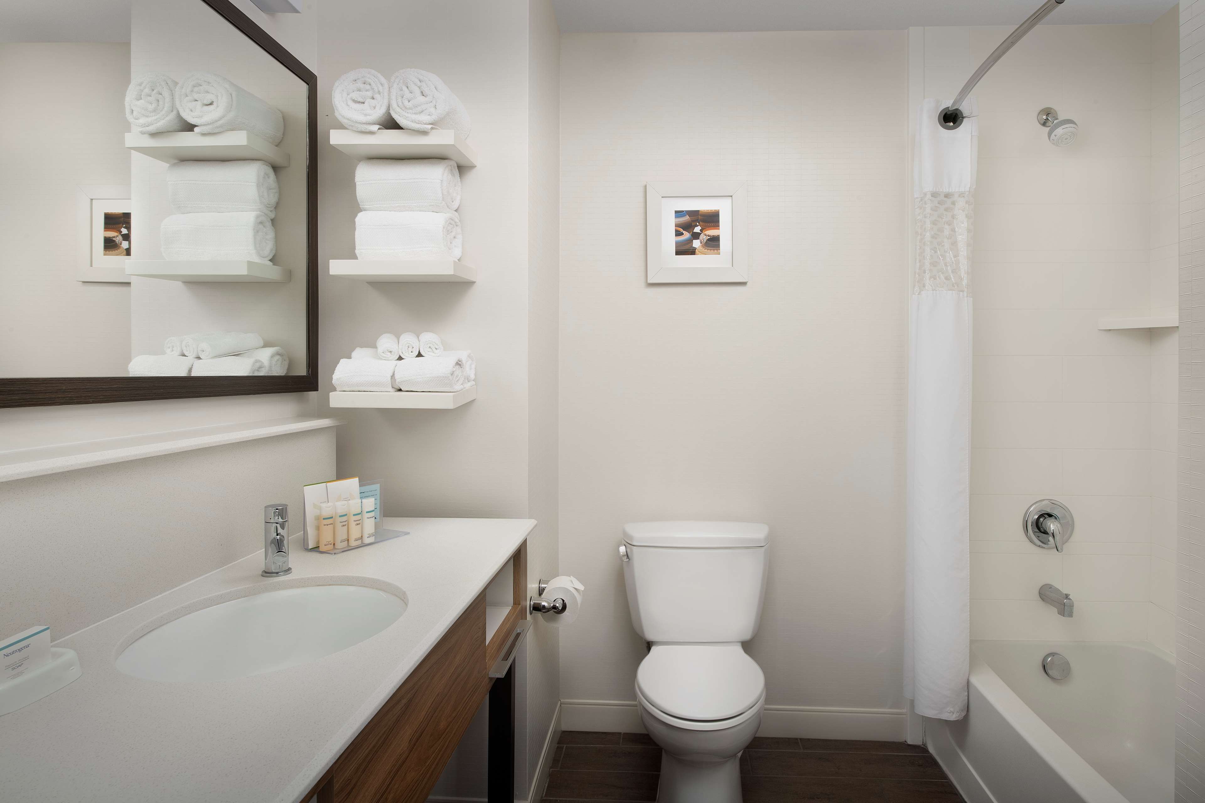 Hampton Inn & Suites Phoenix/Tempe Room Type - 1KN STDO MIC FRIDG WTBR NS