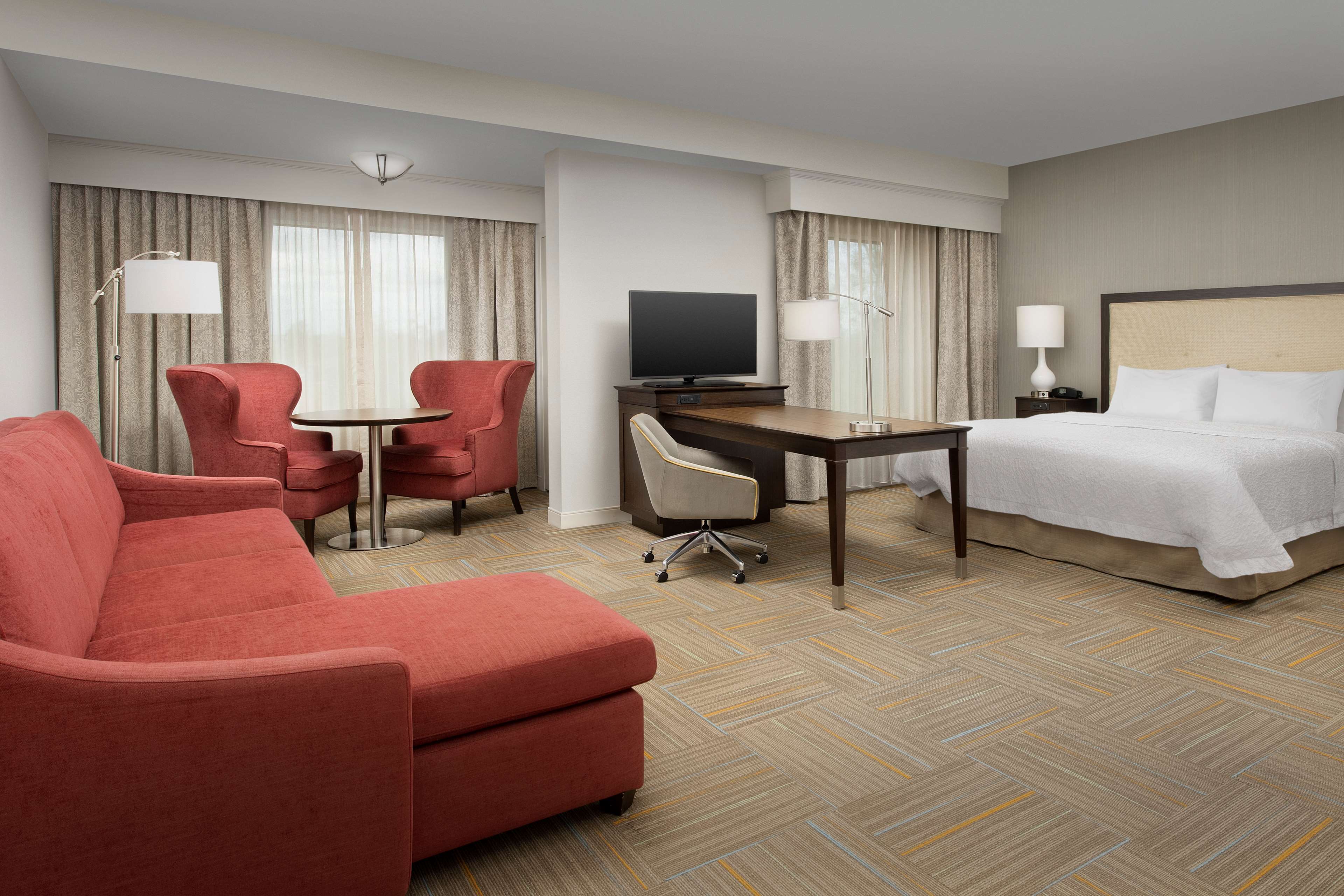 Hampton Inn & Suites Phoenix/Tempe - Tap to explore photos