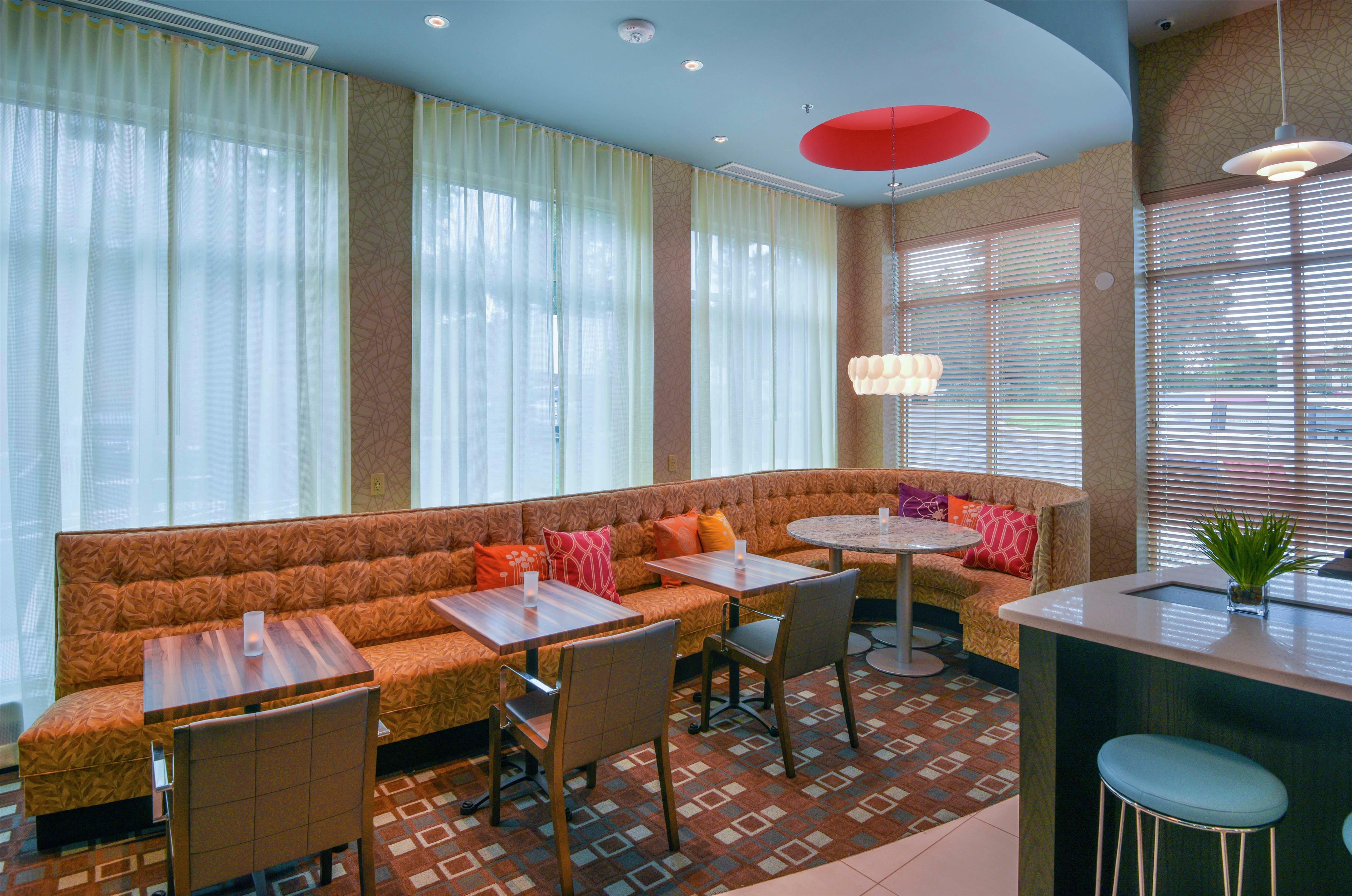 Restaurant | Hilton Garden Inn Raleigh /Crabtree Valley