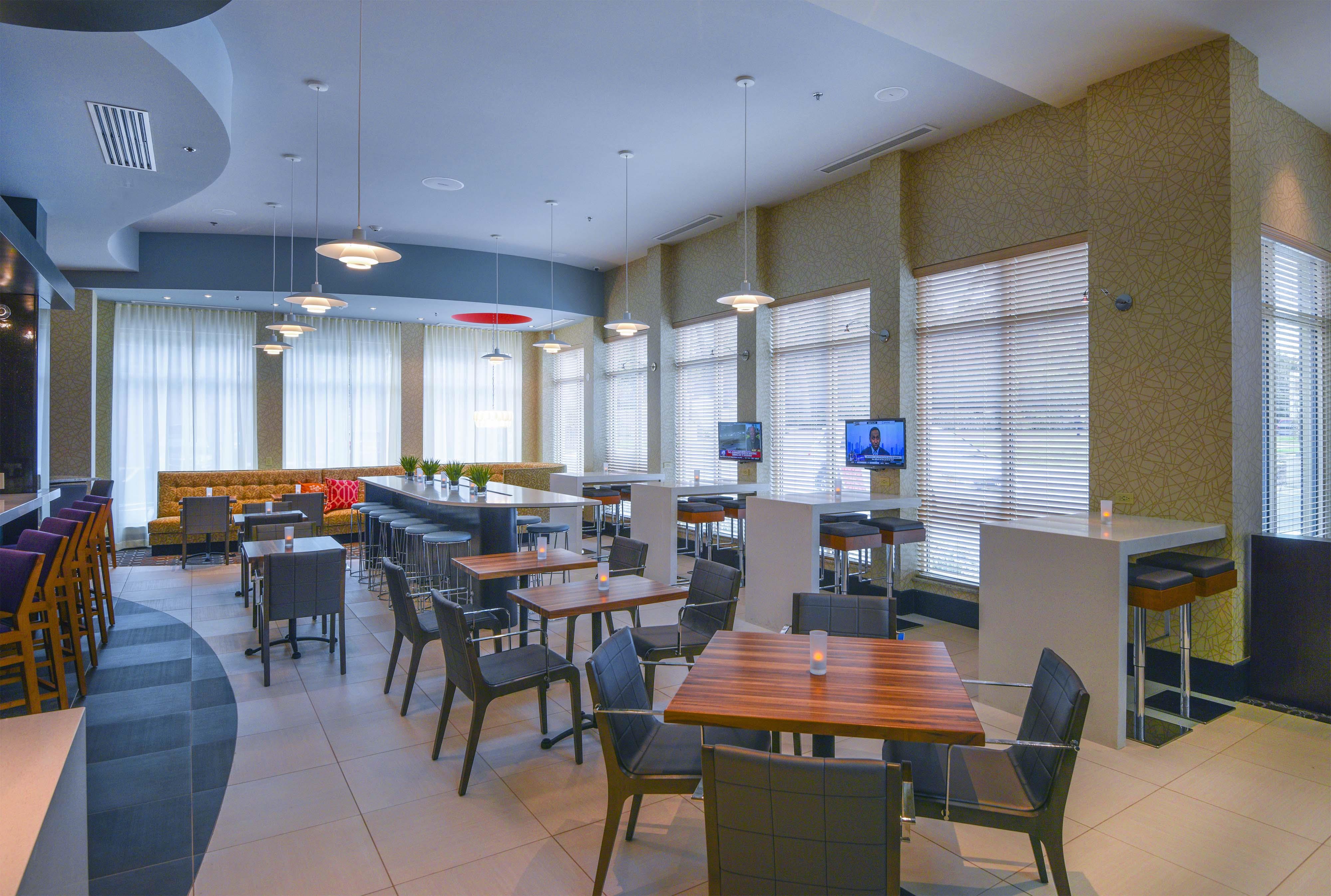 Restaurant | Hilton Garden Inn Raleigh /Crabtree Valley