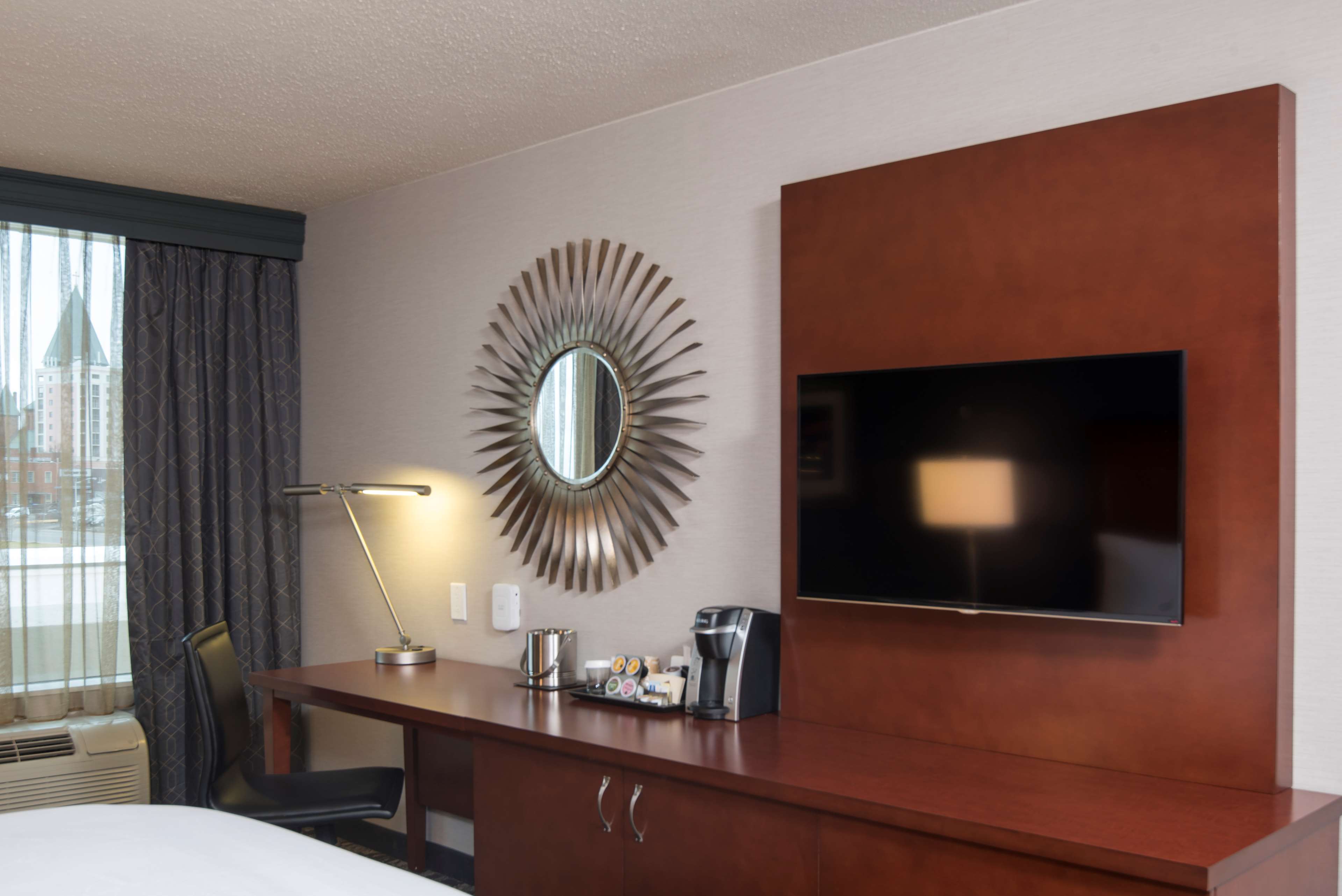 DoubleTree by Hilton Hotel Schenectady Room Type - 1 KING BED HEARING ACCESS