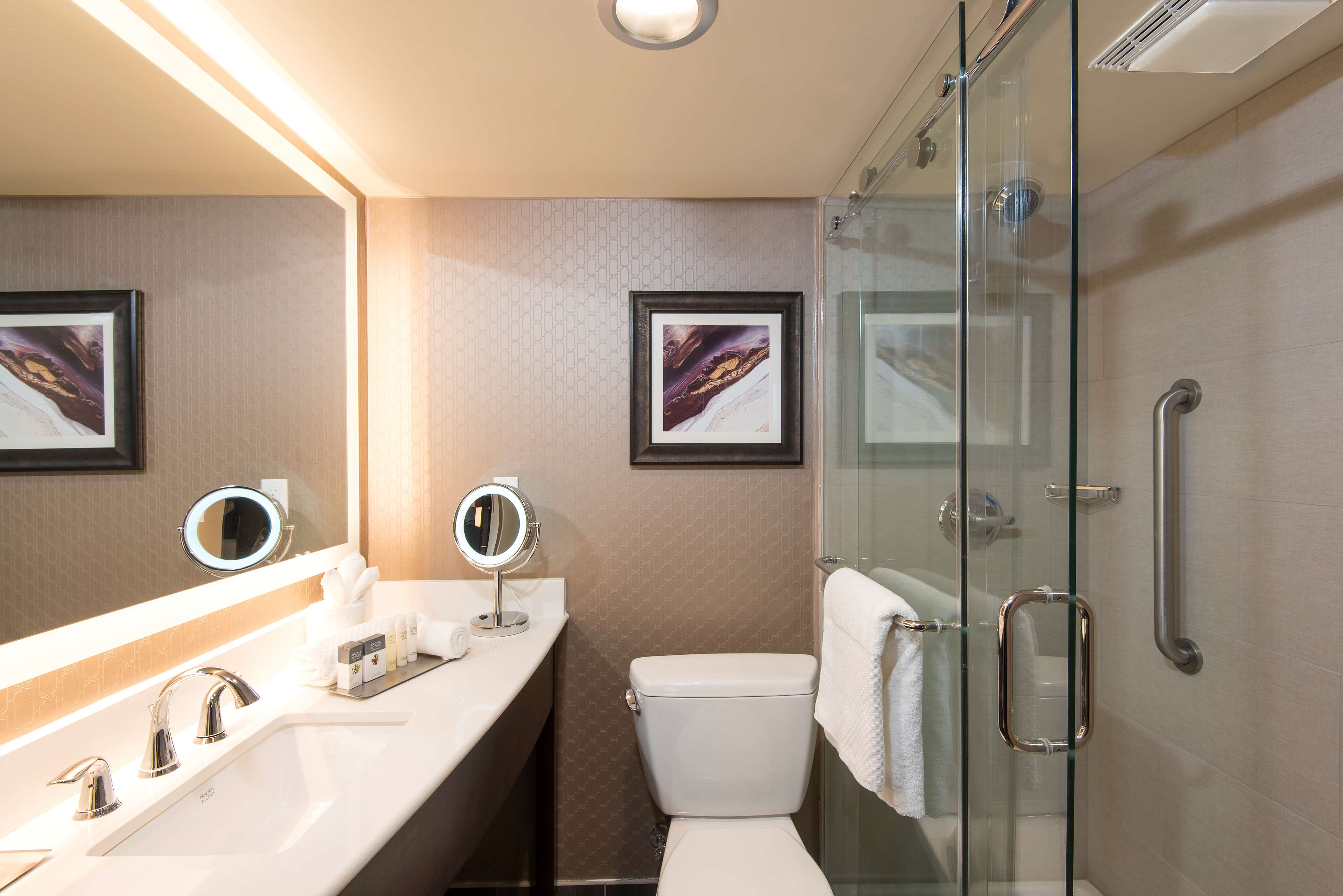 DoubleTree by Hilton Hotel Schenectady - Tap to explore photos