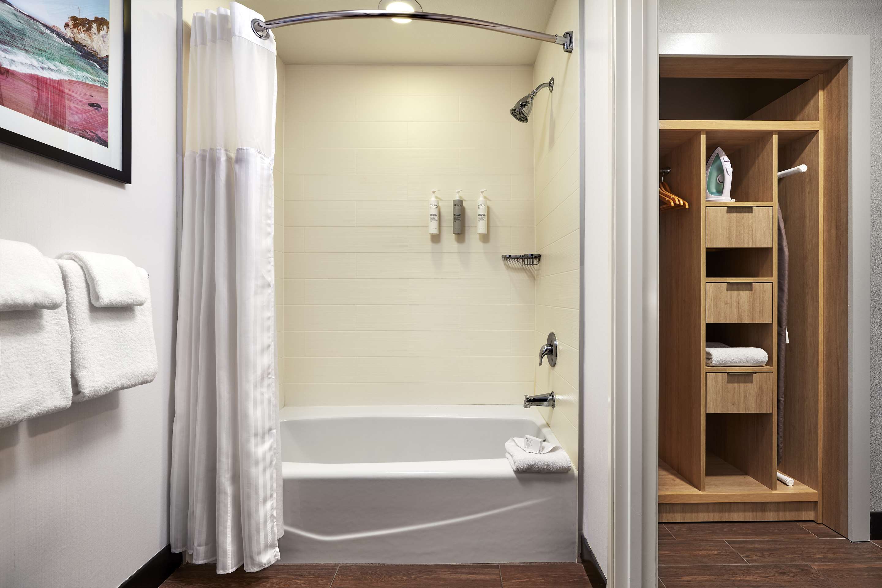 Guest room bath