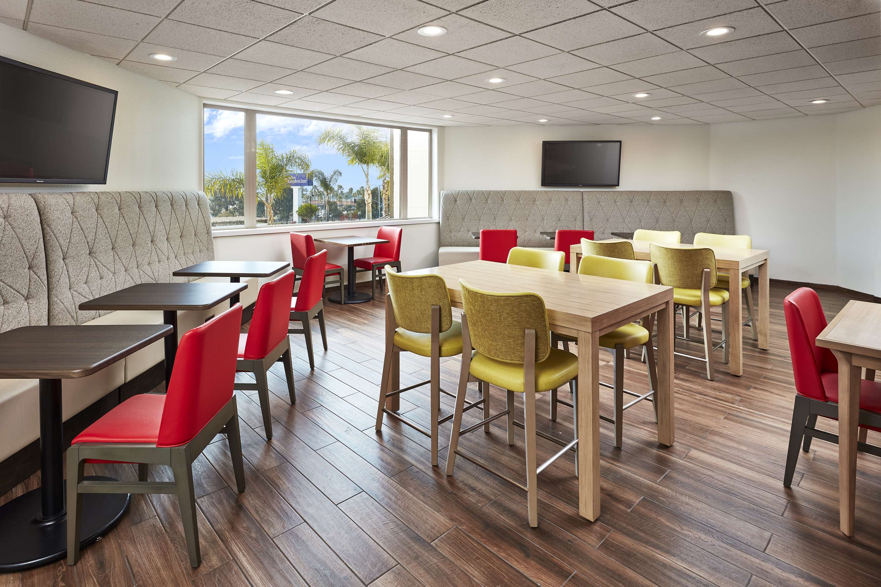 Breakfast Area | Hilton Garden Inn San Luis Obispo/Pismo Beach