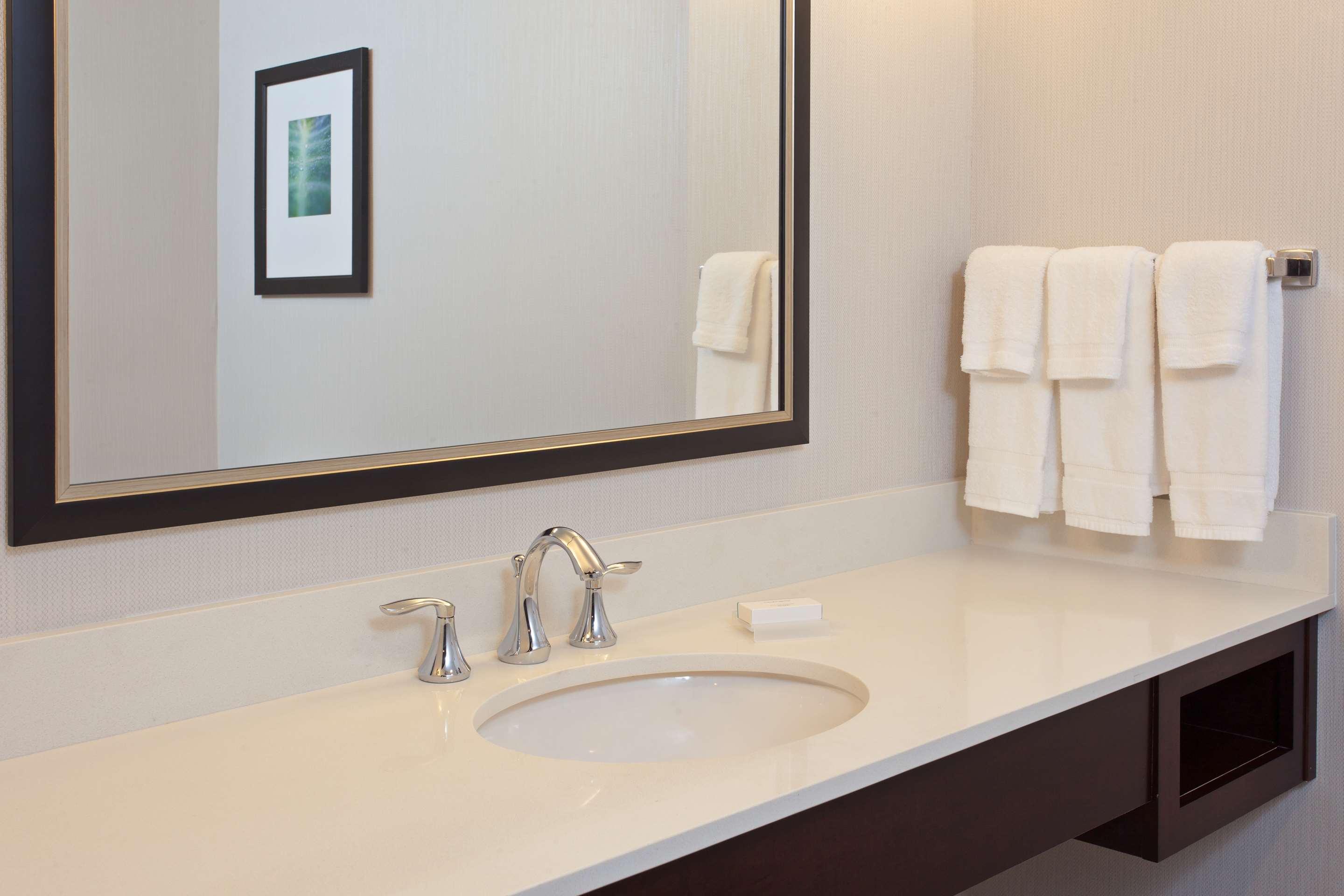 Guest room bath