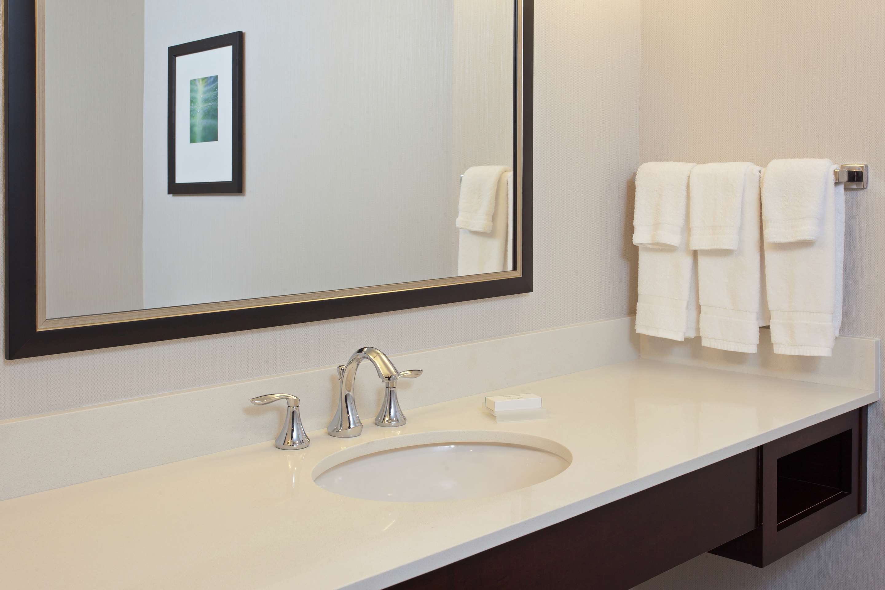 Guest room bath